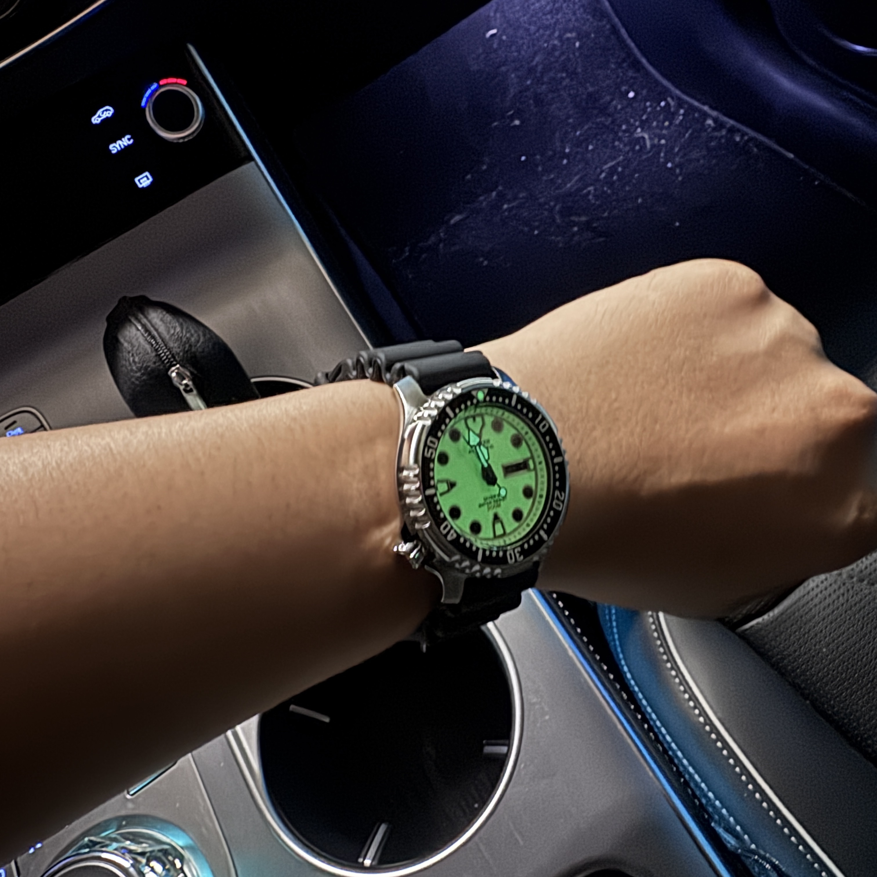 Citizen Promaster Diver Automatic 200M 42mm Stainless Steel Yellow Black 착용 스타일 - 1