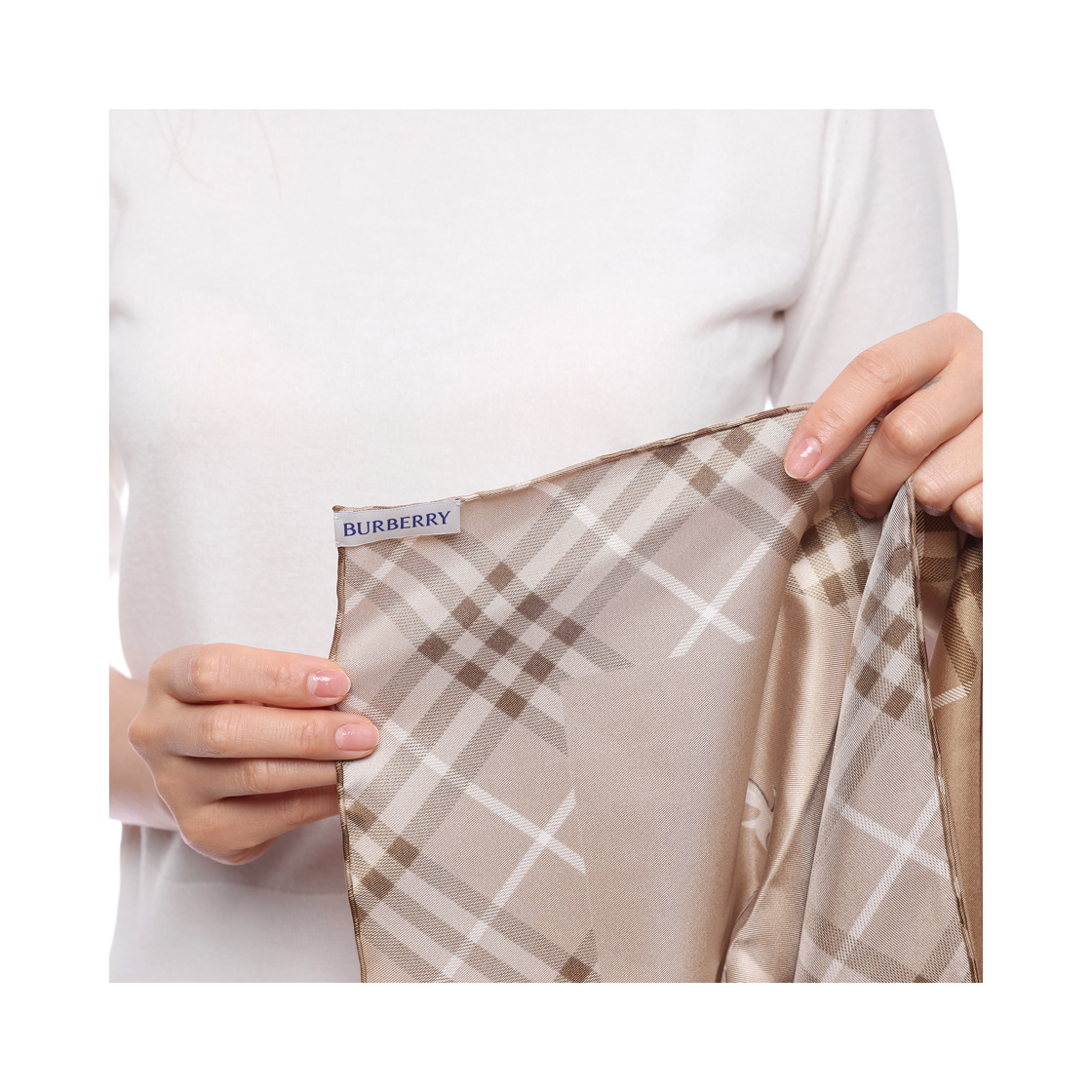 [25% 쿠폰] 버버리 아카이브 나이트 실크 스카프 핀치 베이지([25% 쿠폰] Burberry Archive Knight Silk Scarf Finch Beige) - 6