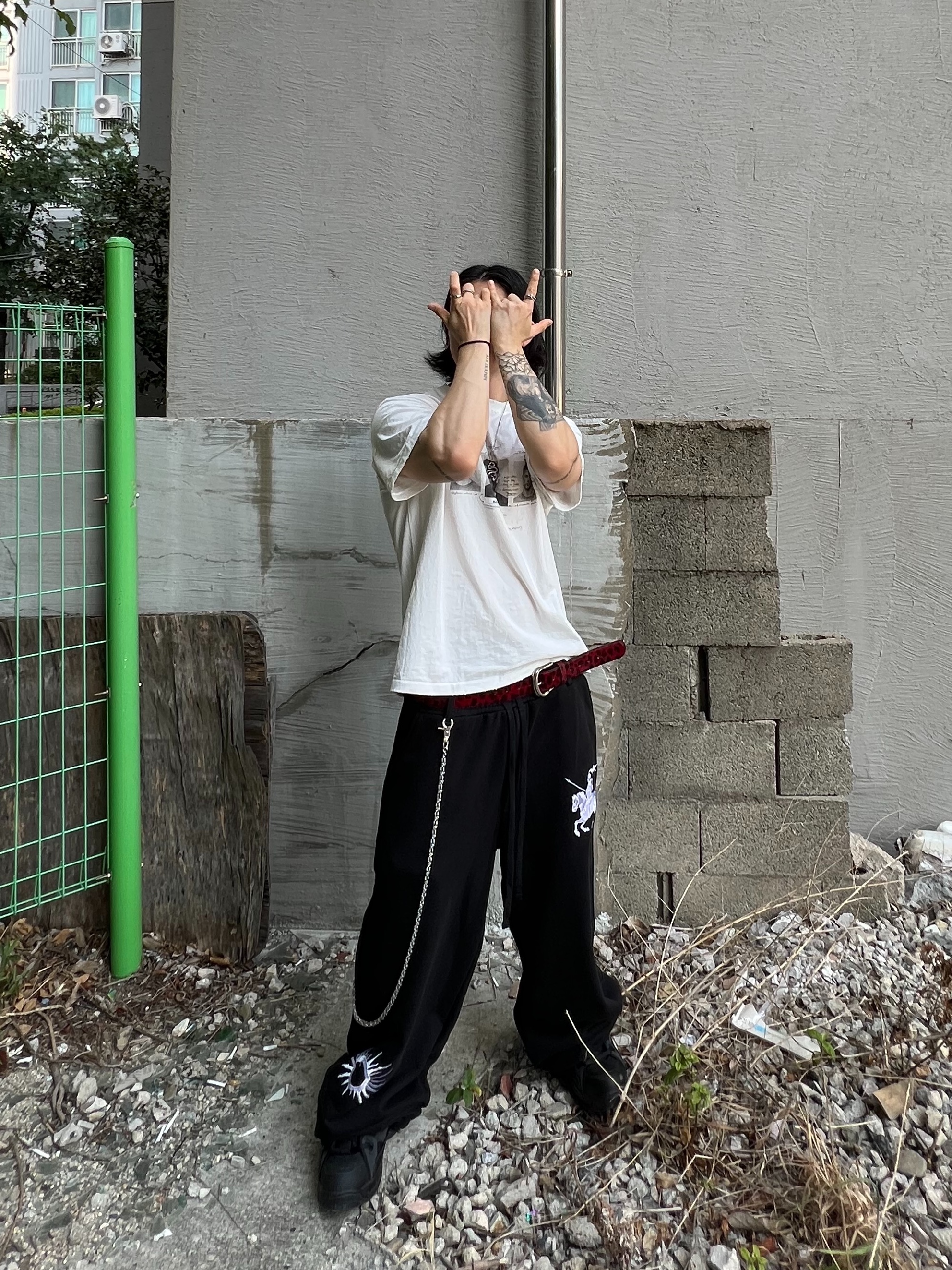 Undermycar Calf Hair Module Belt Strap Red Leopard, tornortied F.A.F Sweat Bermuda Pants
Black 착용 스타일 - 1