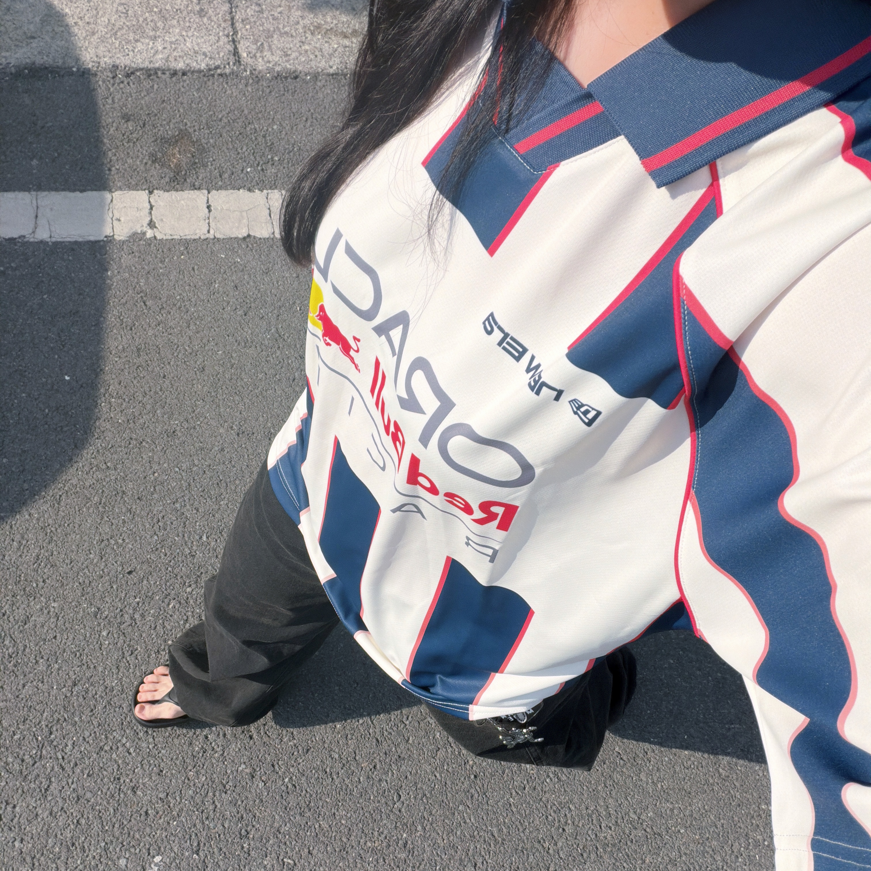 New Era x Oracle Red Bull Racing Sports Jersey Ivroy 착용 스타일
