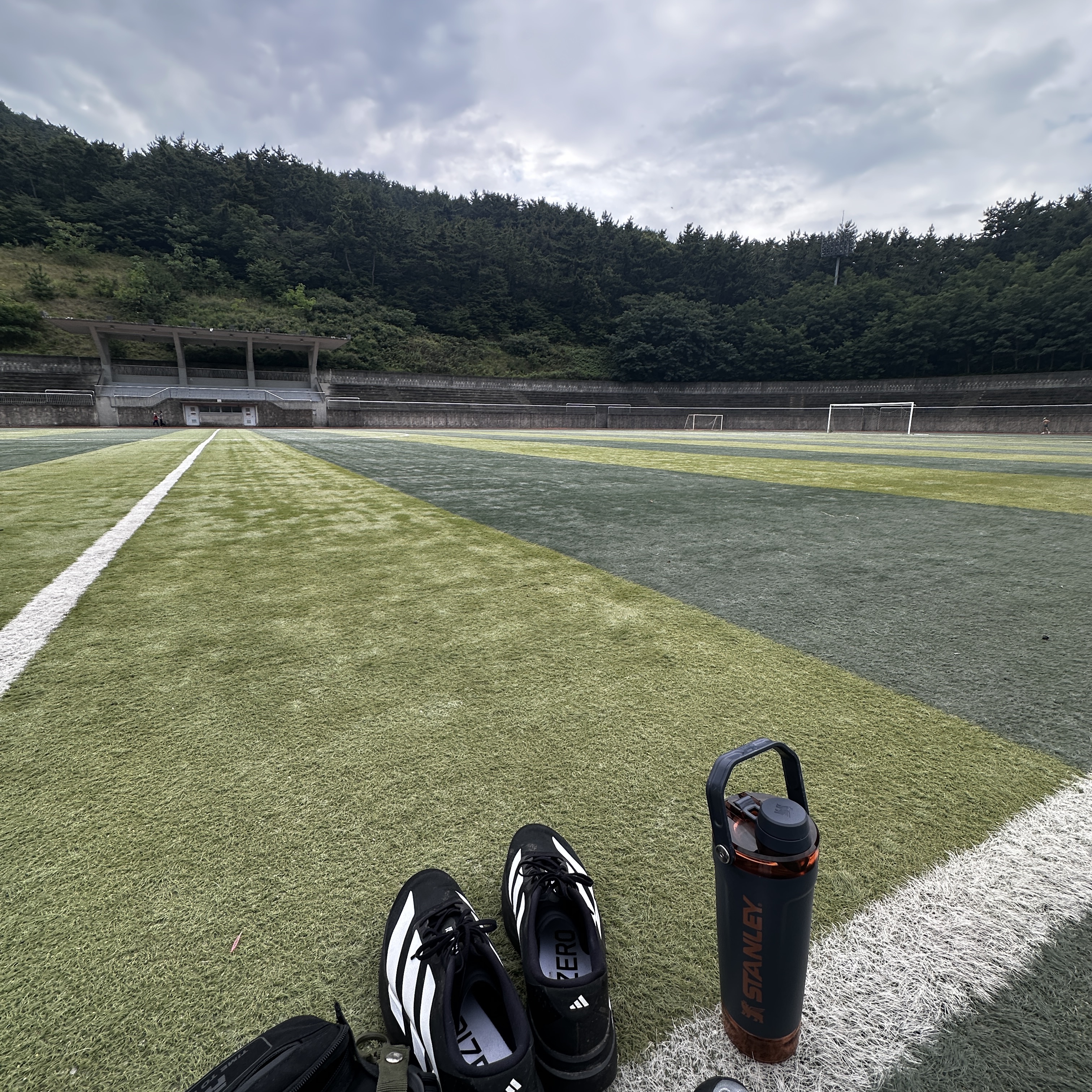 Adidas Adizero EVO SL Core Black Cloud White 착용 스타일