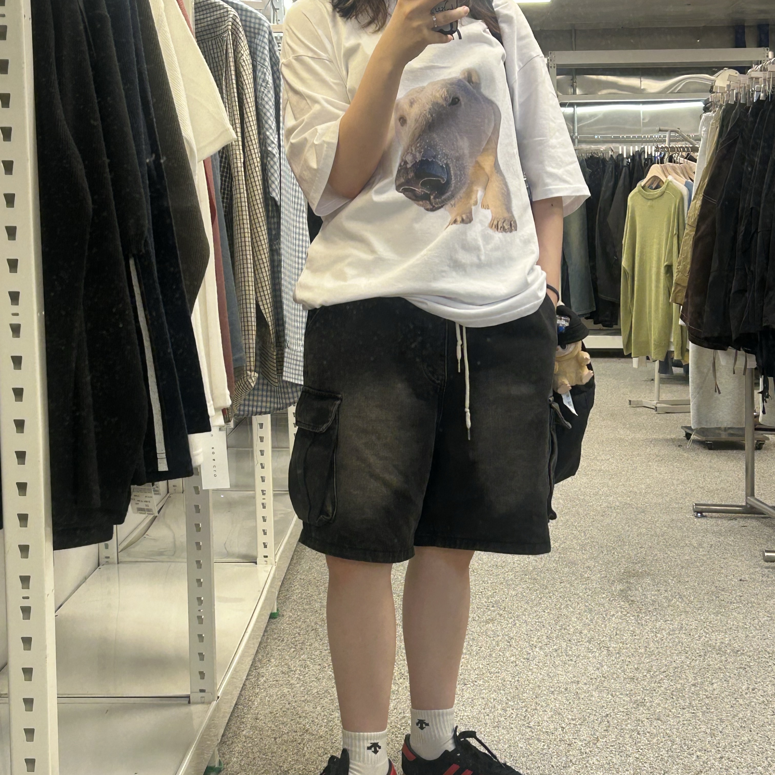 Suade Huh Tee White 착용 스타일 - 5