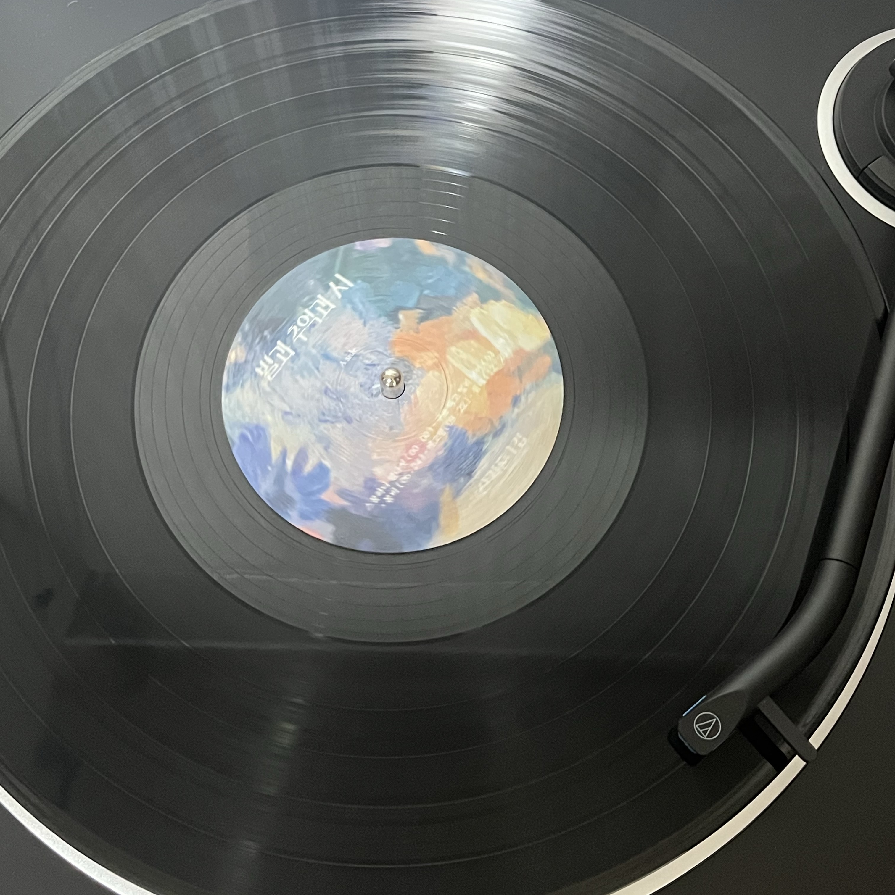 Shin Ji Hoon 1st Album Stars, Memories, and Poetry LP 2026 Black 착용 스타일 - 2