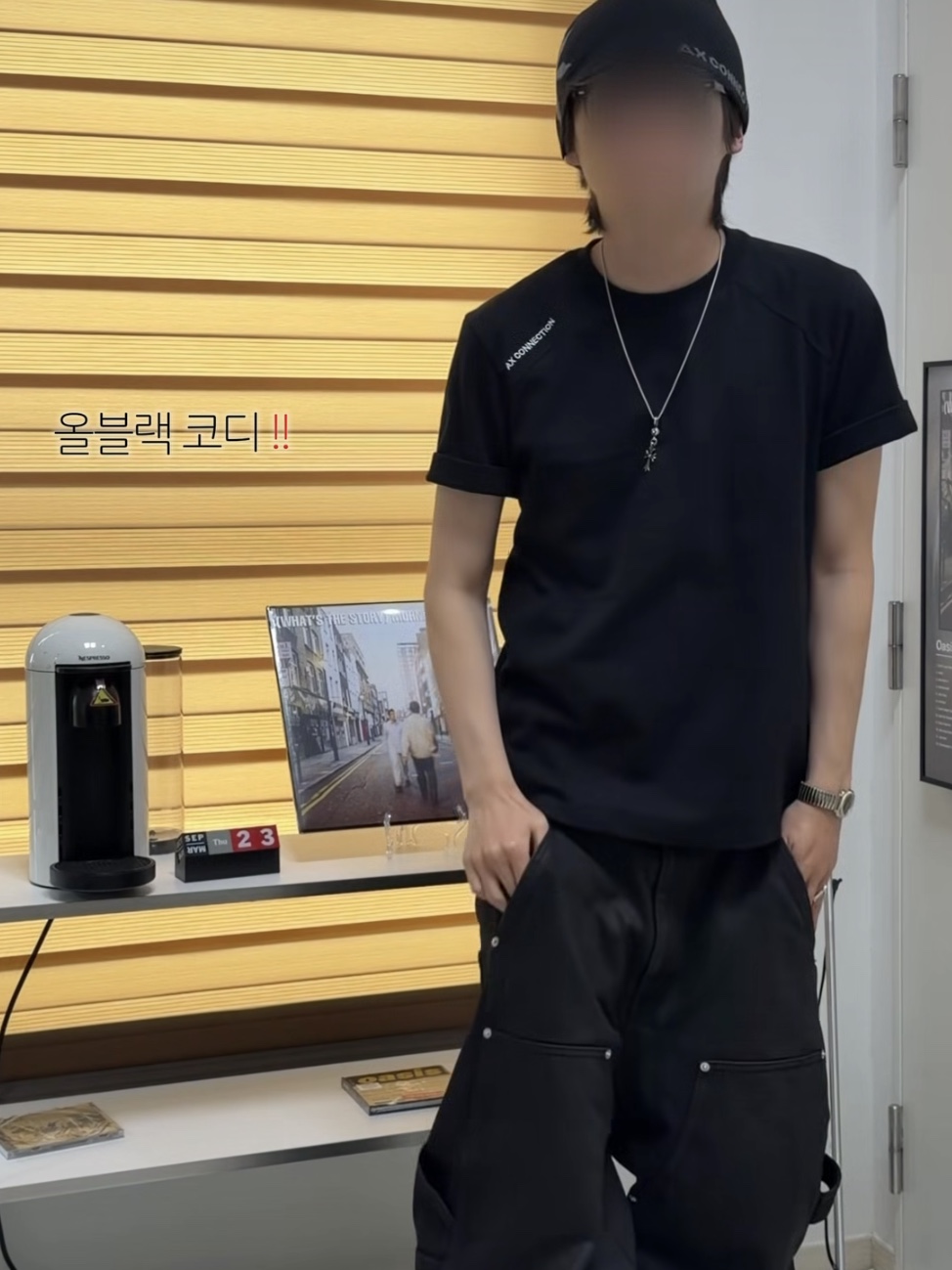AX CONNECTION Technical Logo T-Shirt Black (Regular-Fit), AX CONNECTION Light Snake Texture Belt Beige 착용 스타일 - 3