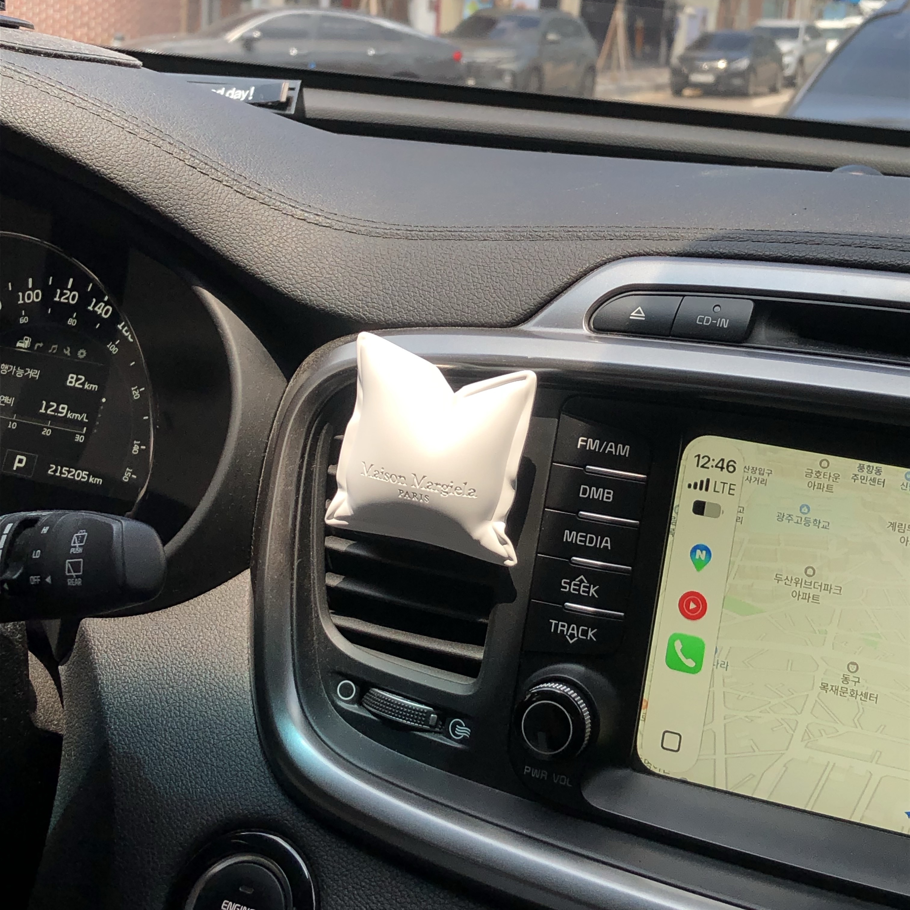 [사은품 이벤트] MAISON MARGIELA REPLICA LAZY SUNDAY MORNING CAR DIFFUSER 착용 스타일