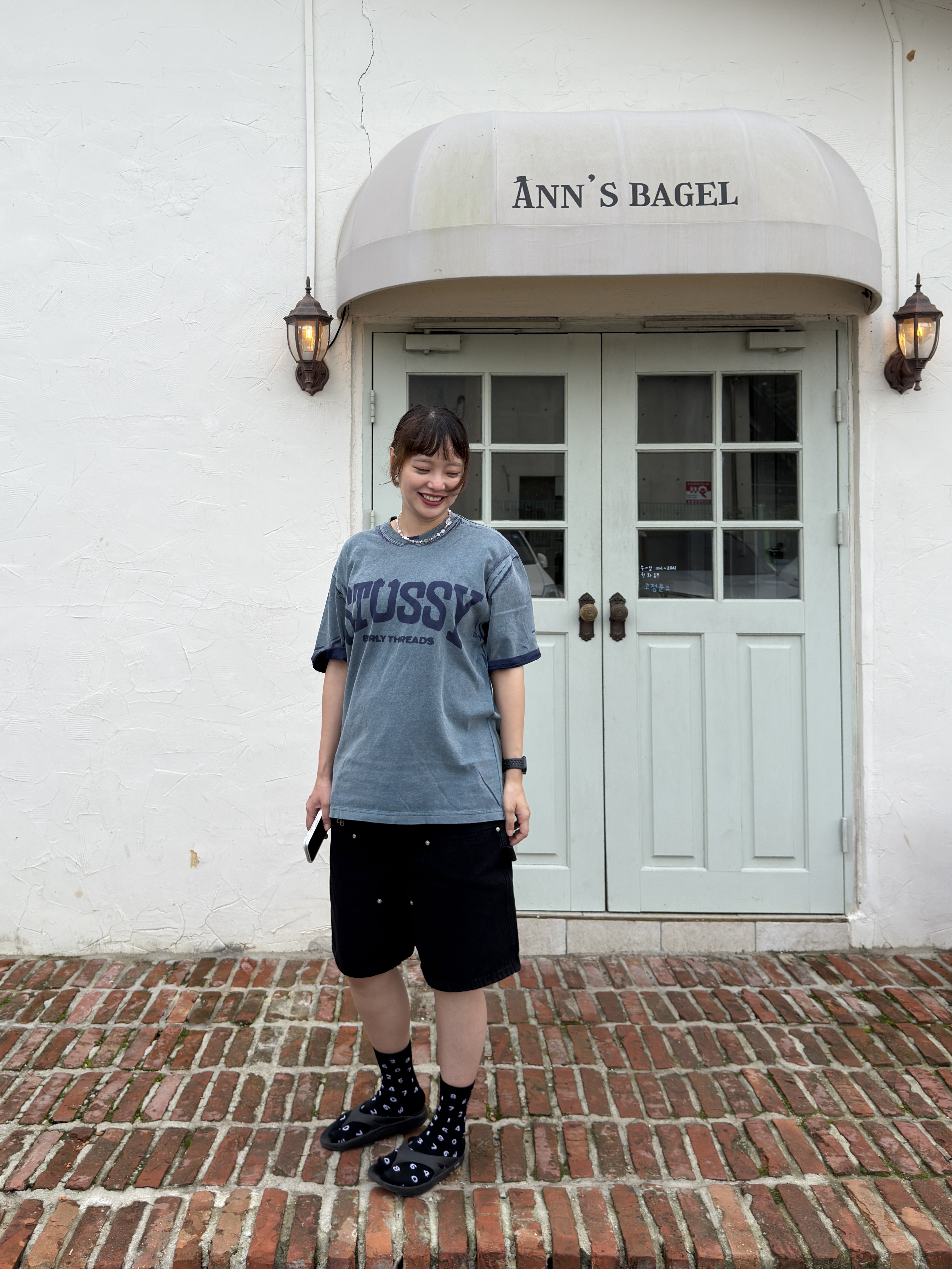 Oofos OOriginal Black, Stussy Burly Stone Washed Tee Navy 착용 스타일 - 3