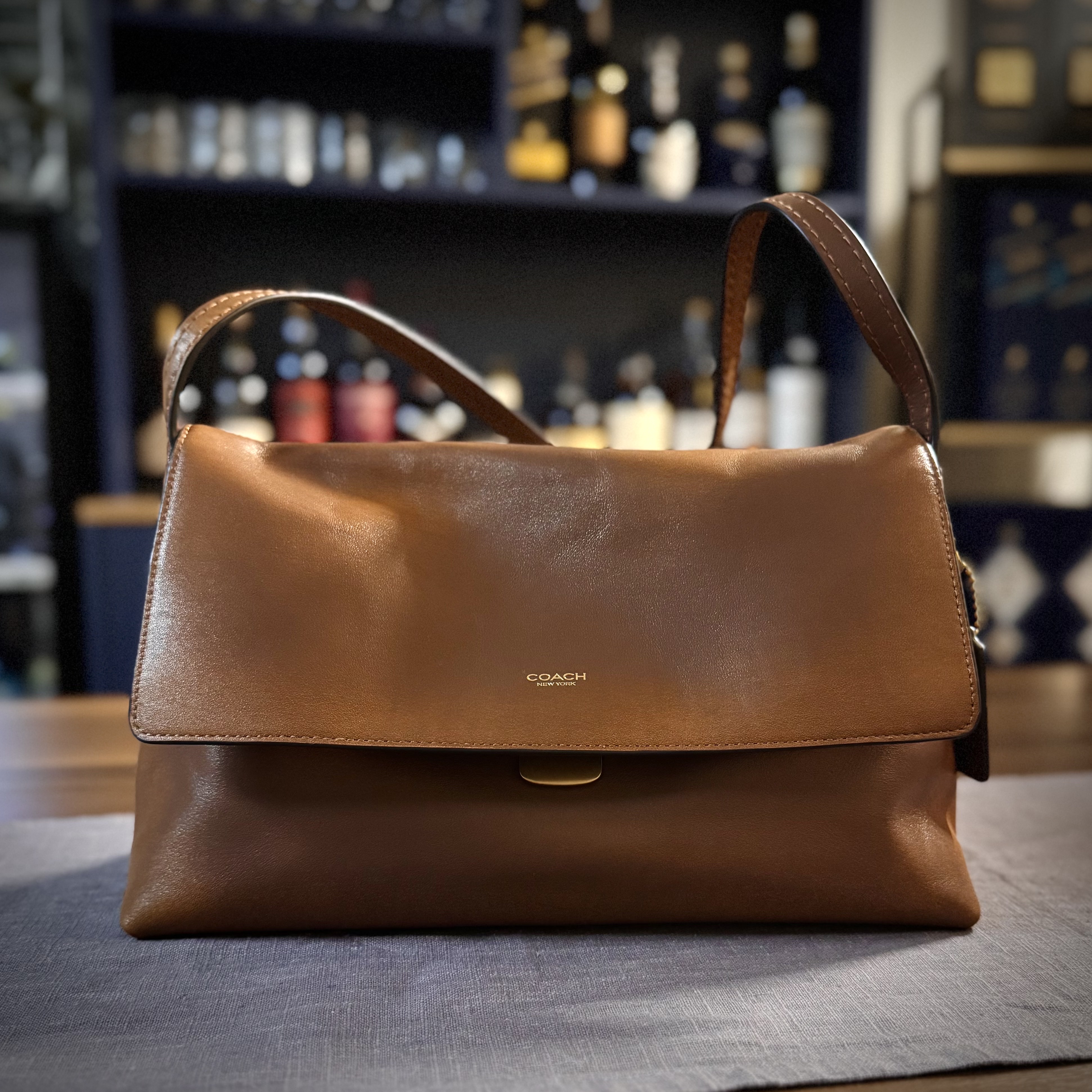 Coach Shoulder Bag 30 Maple, Coach Chelsea Shoulder Bag 30 Brass Clay 착용 스타일 - 2