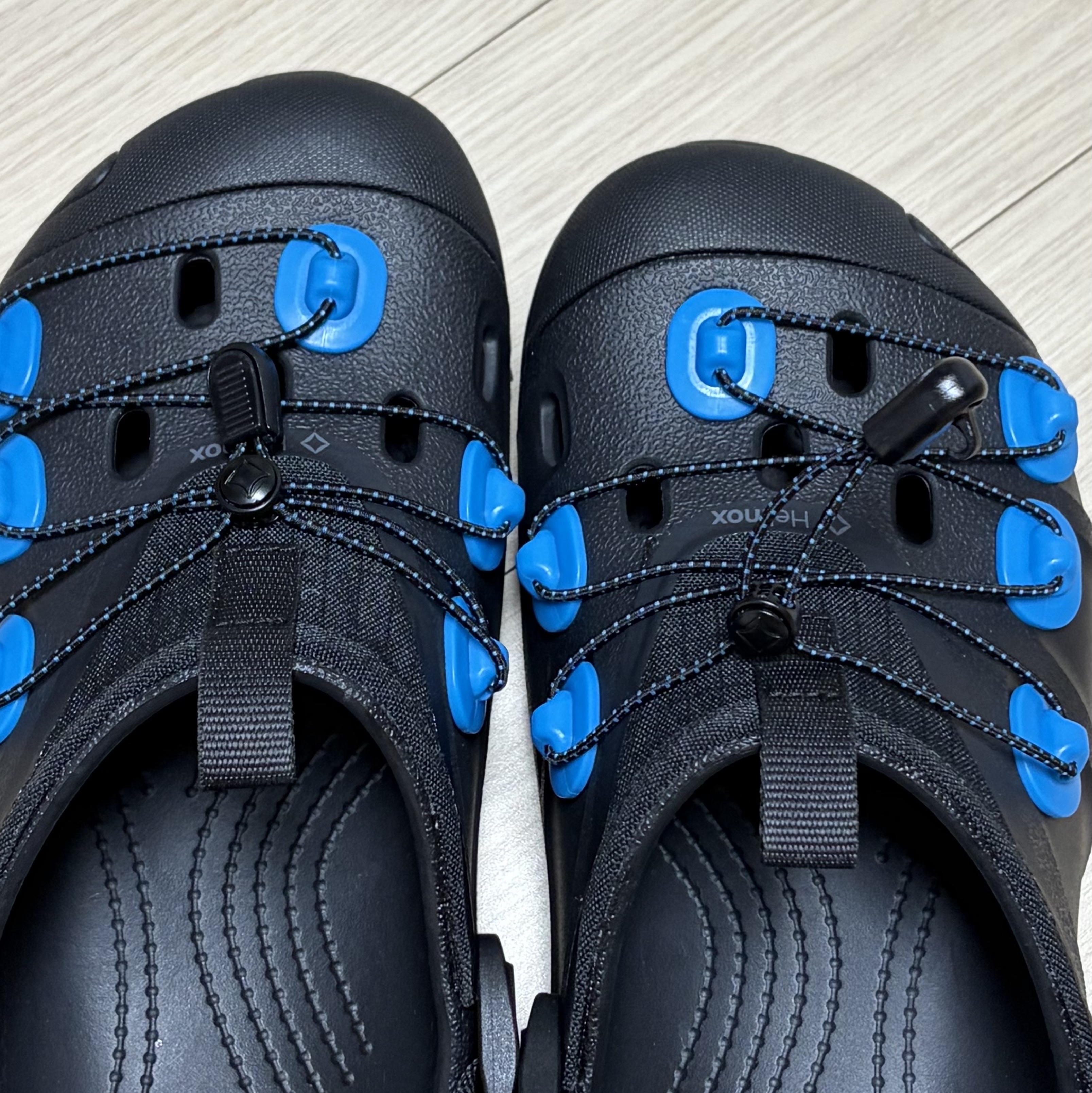 Crocs x Helinox Quick Trail Clog Black 착용 스타일