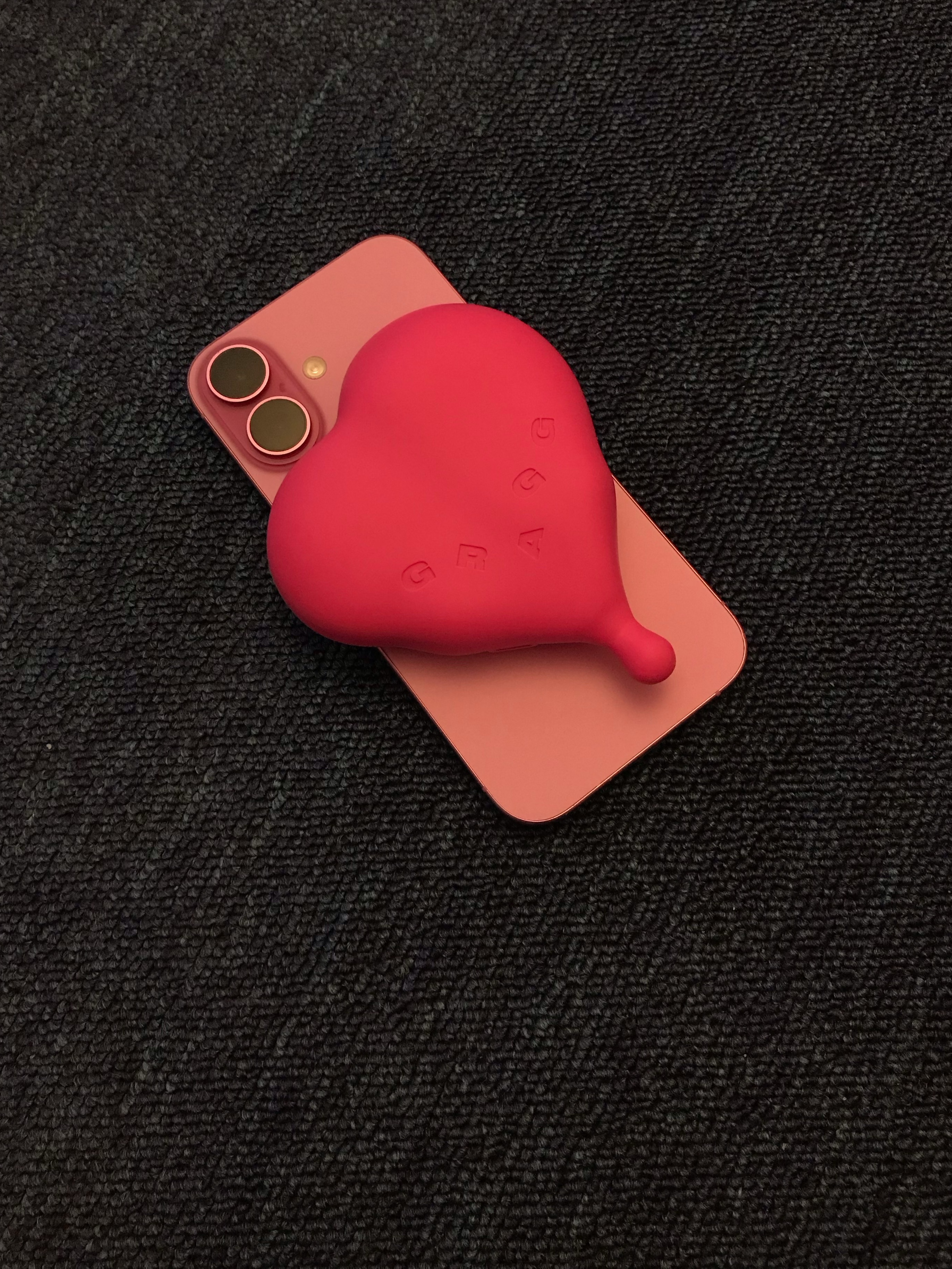 GRAGG MAGSAFE FLOW HEART BATTERY [9 COLOR] 착용 스타일 - 3