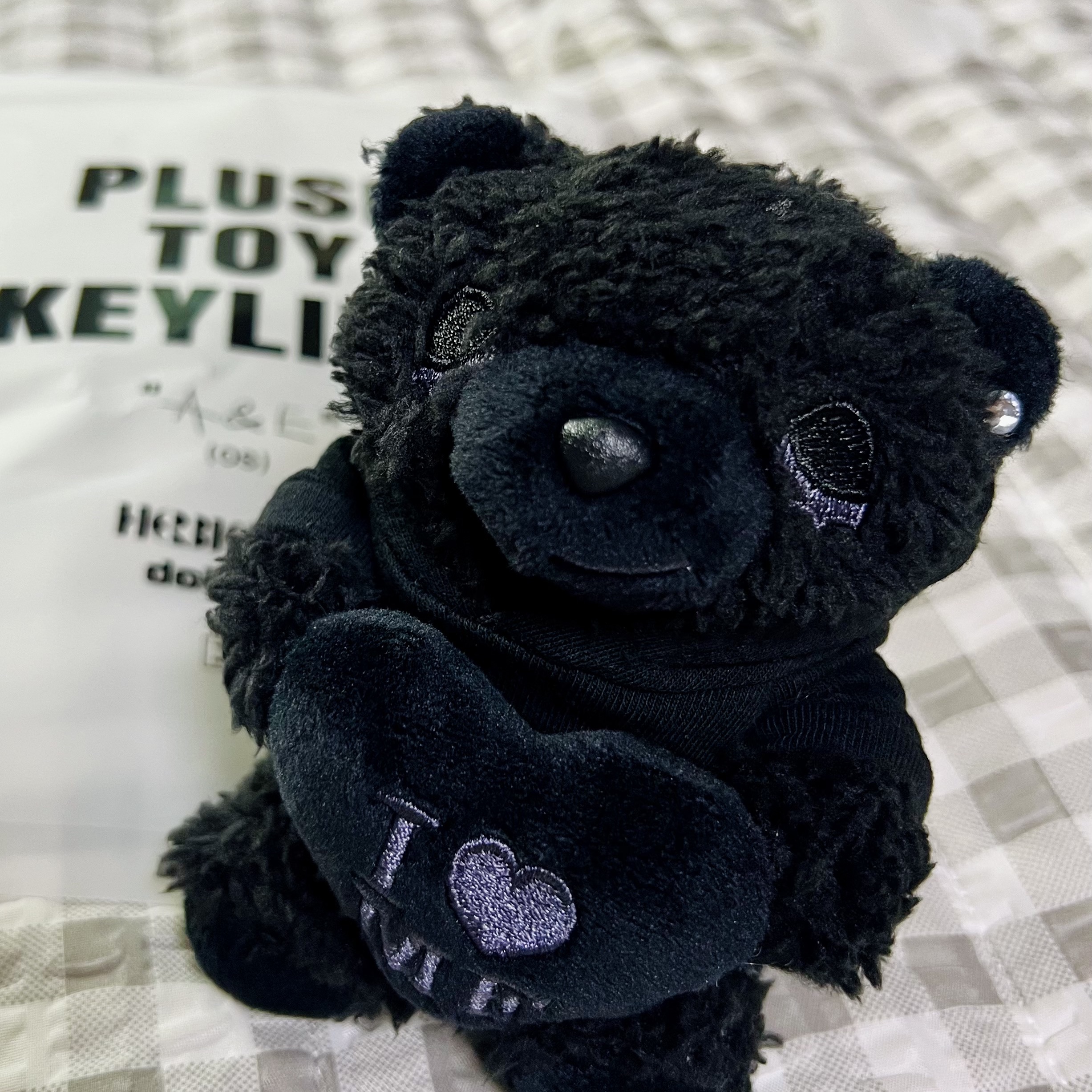 [프리오더] BLACK_ I LOVE ME BEAR KEYLING 착용 스타일 - 1