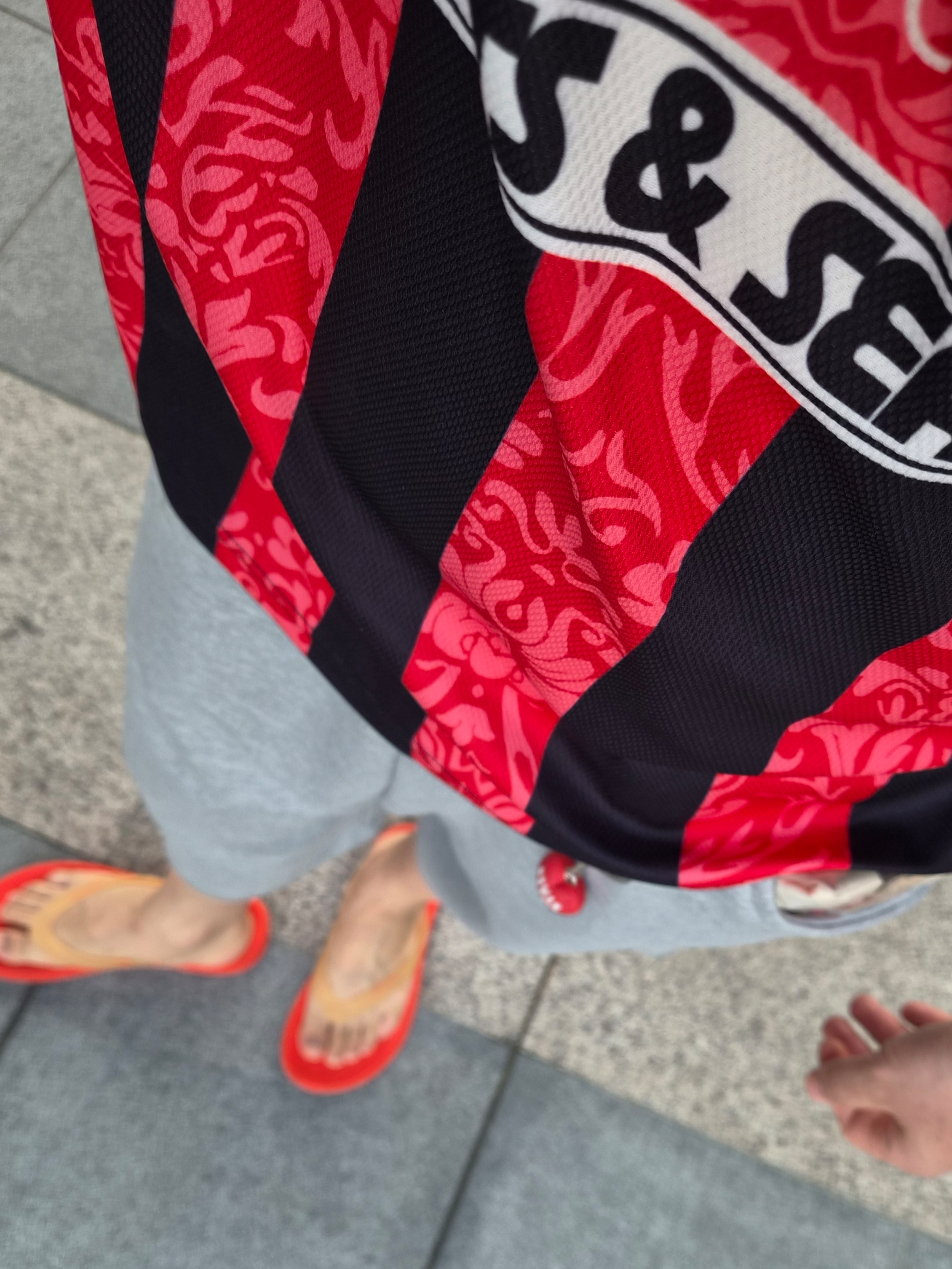 Deus Ex Machina Nouveau Moto T-Shirt Red, Human Made Heart Rubber Key Chain Red 착용 스타일