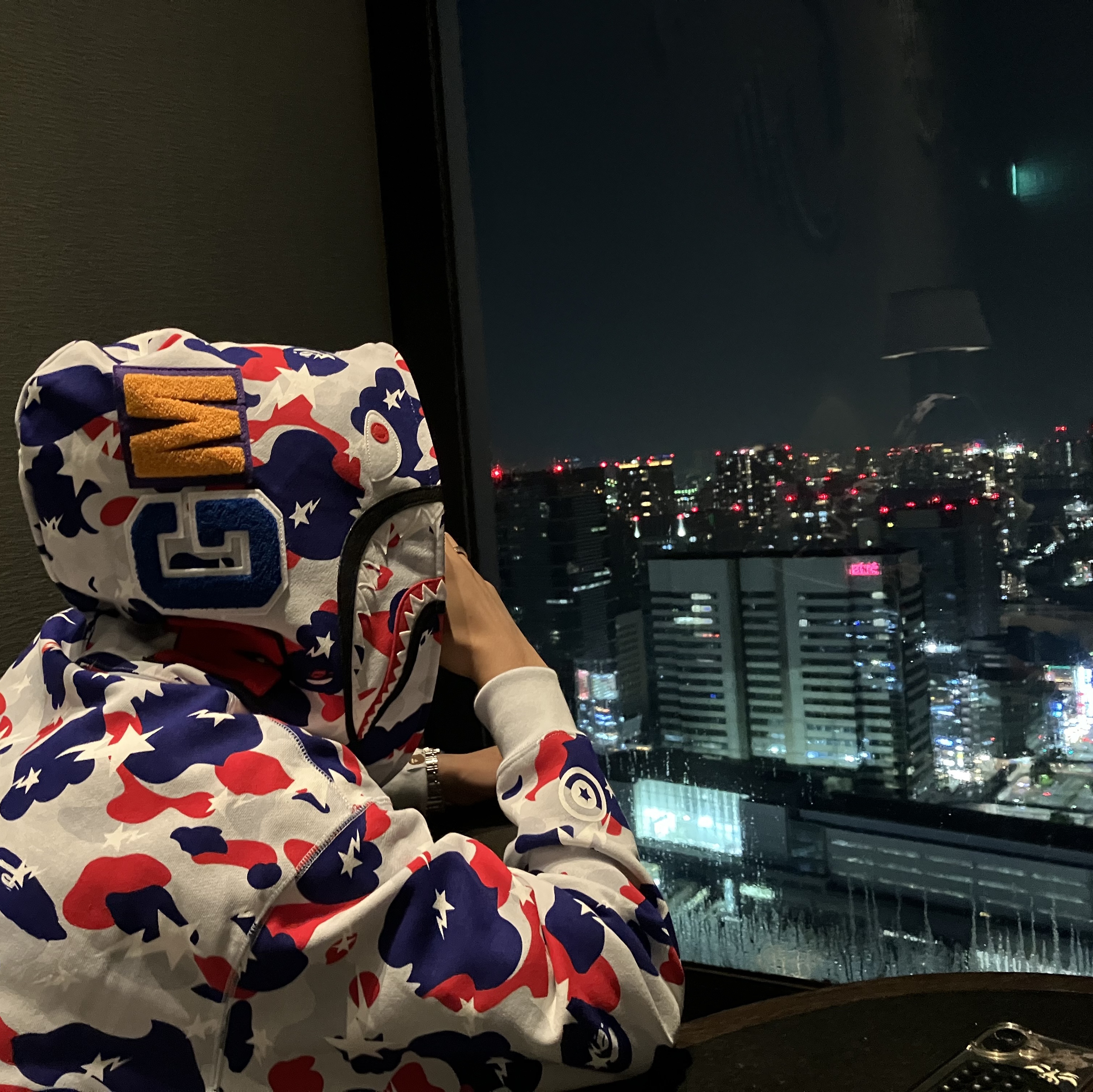 BAPE Sta Strike Camo Shark Relaxed Fit Full Zip Hoodie White 착용 스타일