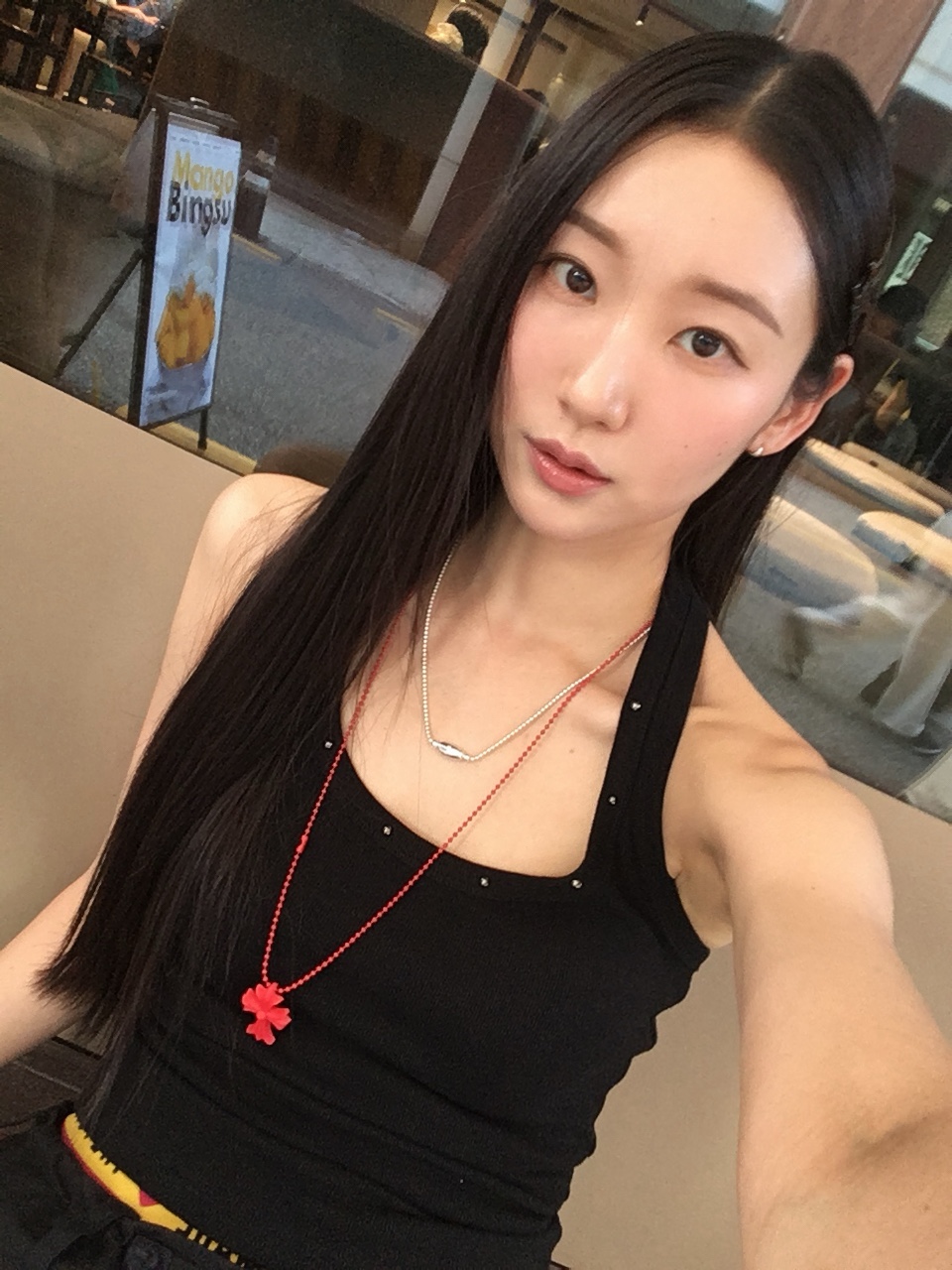 Chrome Hearts Silichrome CH Cross Pendant Red 2022, (W) Celine Large Snap Hair Clip in Acetate and Steel Dark Havana Gold 착용 스타일