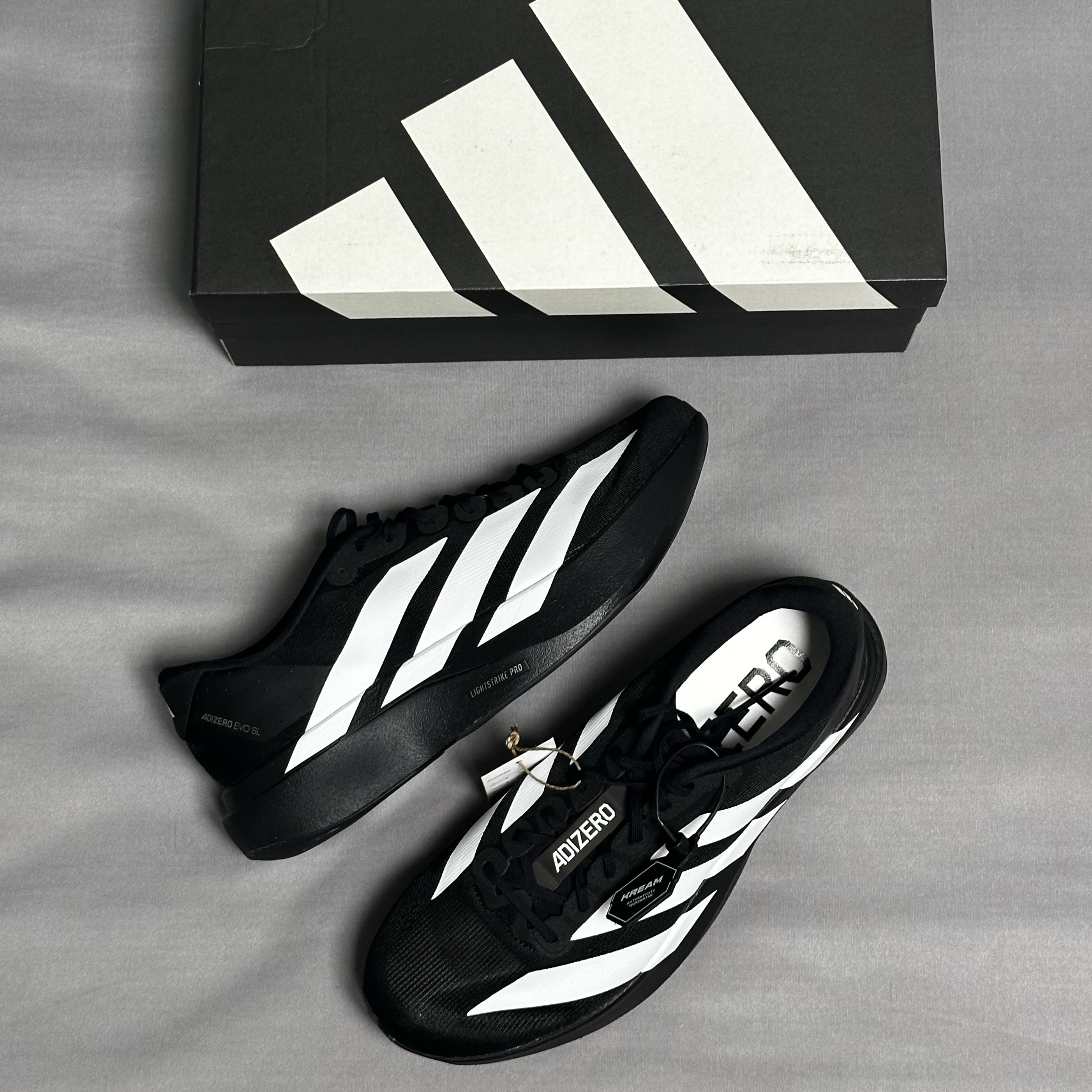 Adidas Adizero EVO SL Core Black Cloud White 착용 스타일