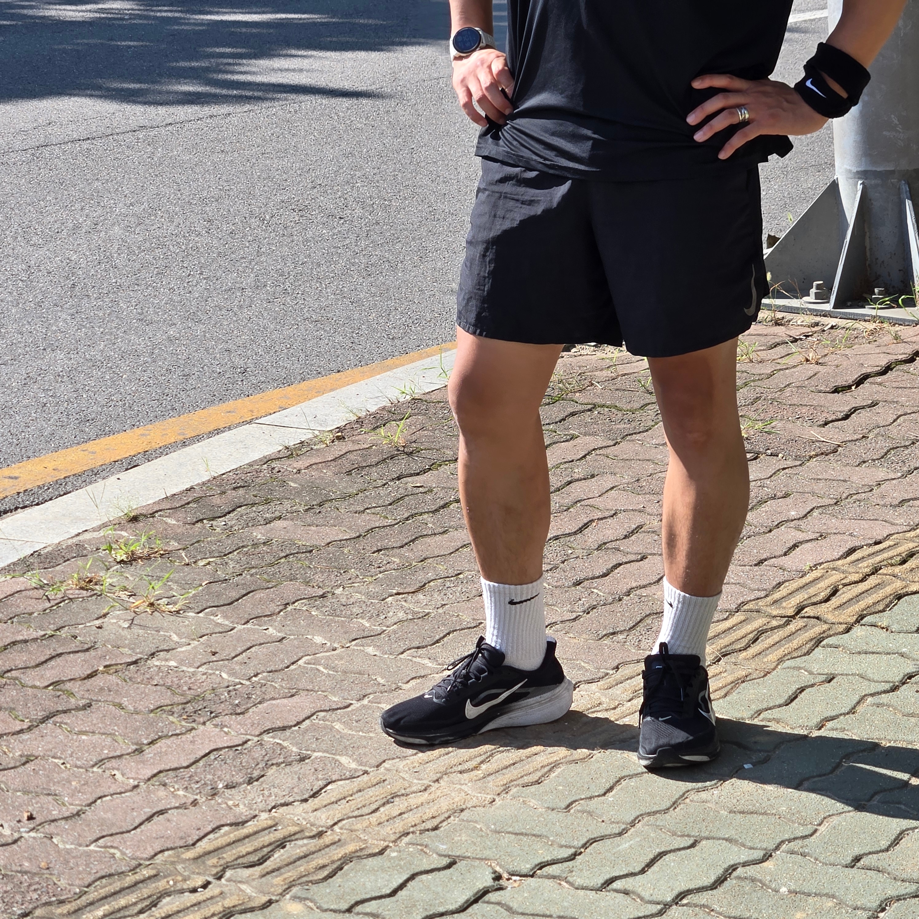 Nike Air Zoom Pegasus 42 Black Photon Dust, Nike Everyday Lightweight Training Crew Socks White (3 Pack/Korean Ver.) 착용 스타일 - 5
