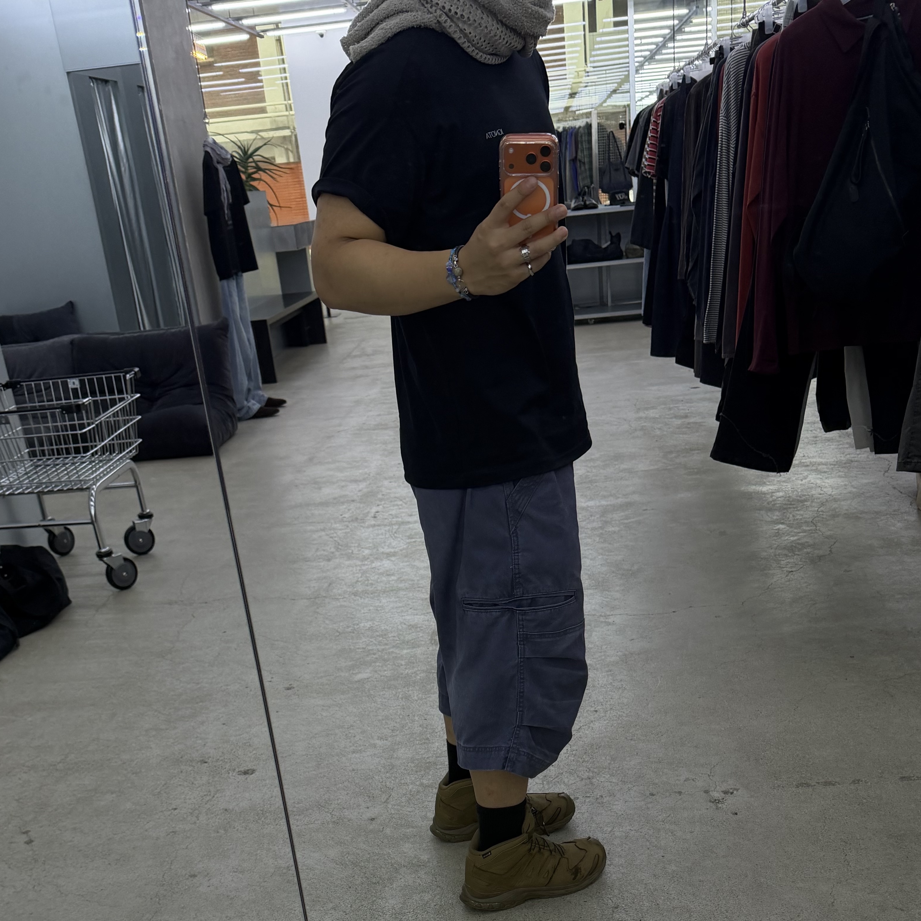 IGNOTA Core:14 Vein Scarf Warm Grey, Salomon XA Forces Mid Gore-Tex Coyote Brown 착용 스타일 - 1