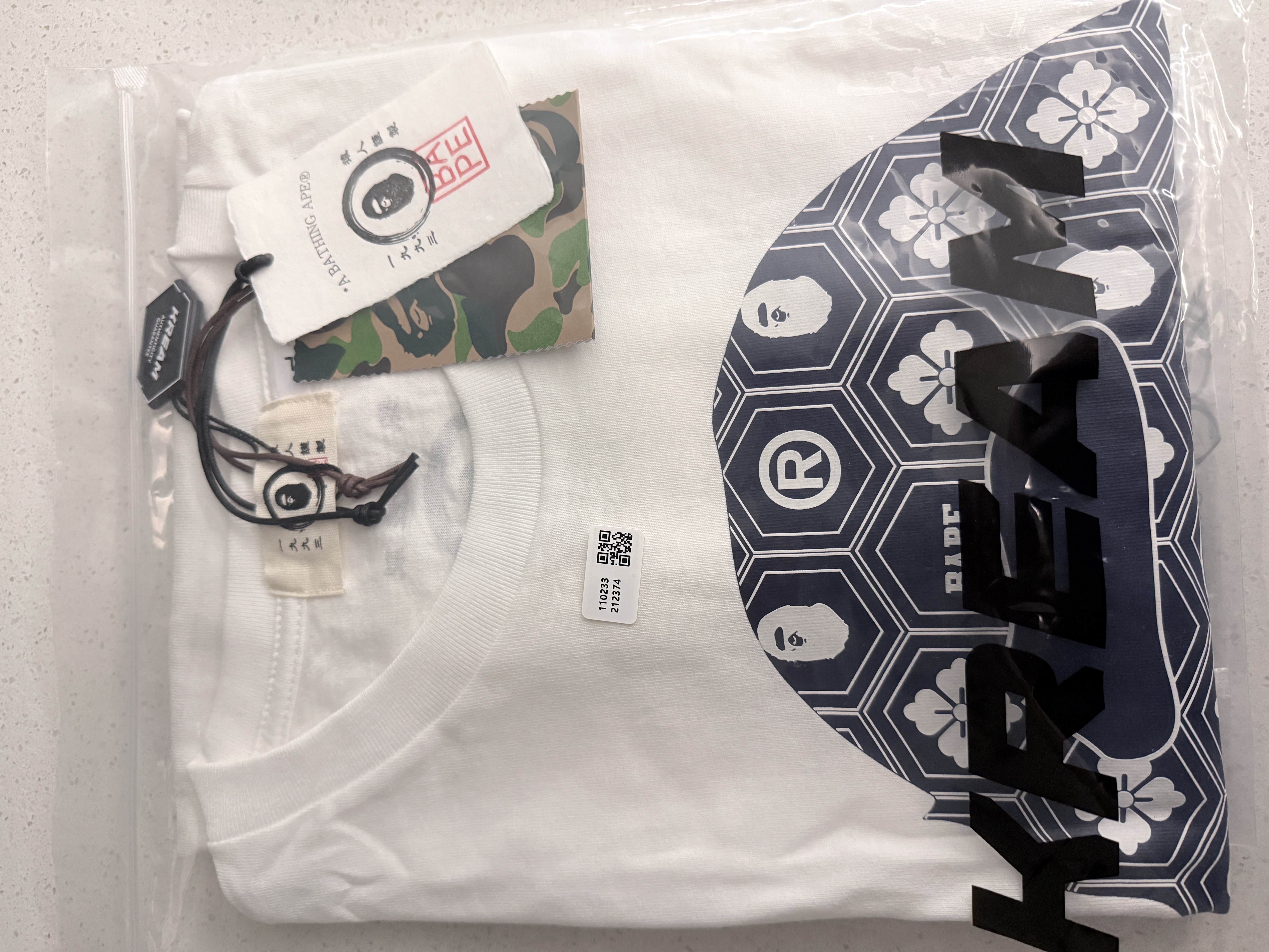 BAPE Traditional Japanese Pattern Ape Head T-Shirt White Navy, BAPE Japan Ape Head T-Shirt Black 착용 스타일 - 1