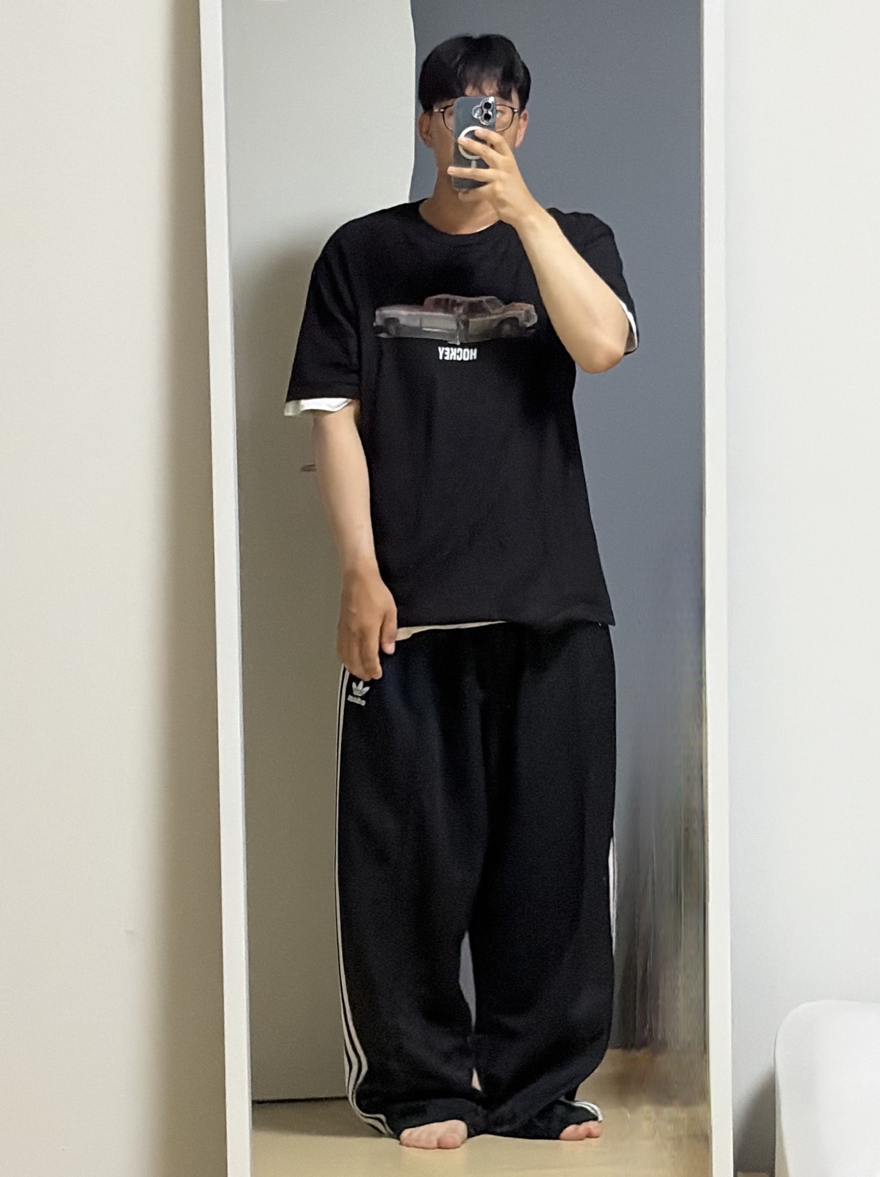 Adidas Adicolor Baggy Fit Firebird Track Pants Black - KR Sizing 착용 스타일 - 1