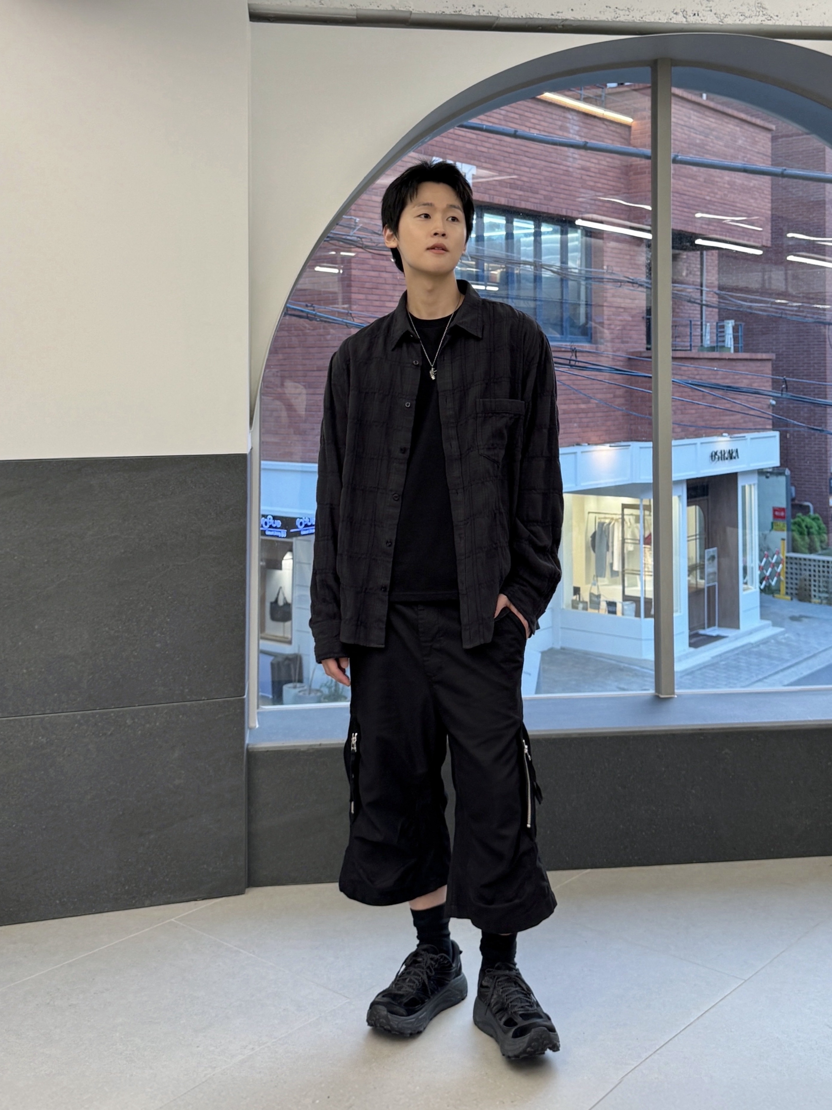 Ignota Core:15 Shell Pocket Shorts Black, Hoka x Xlim Mafate Speed 2 TS Black Charcoal 착용 스타일 - 1