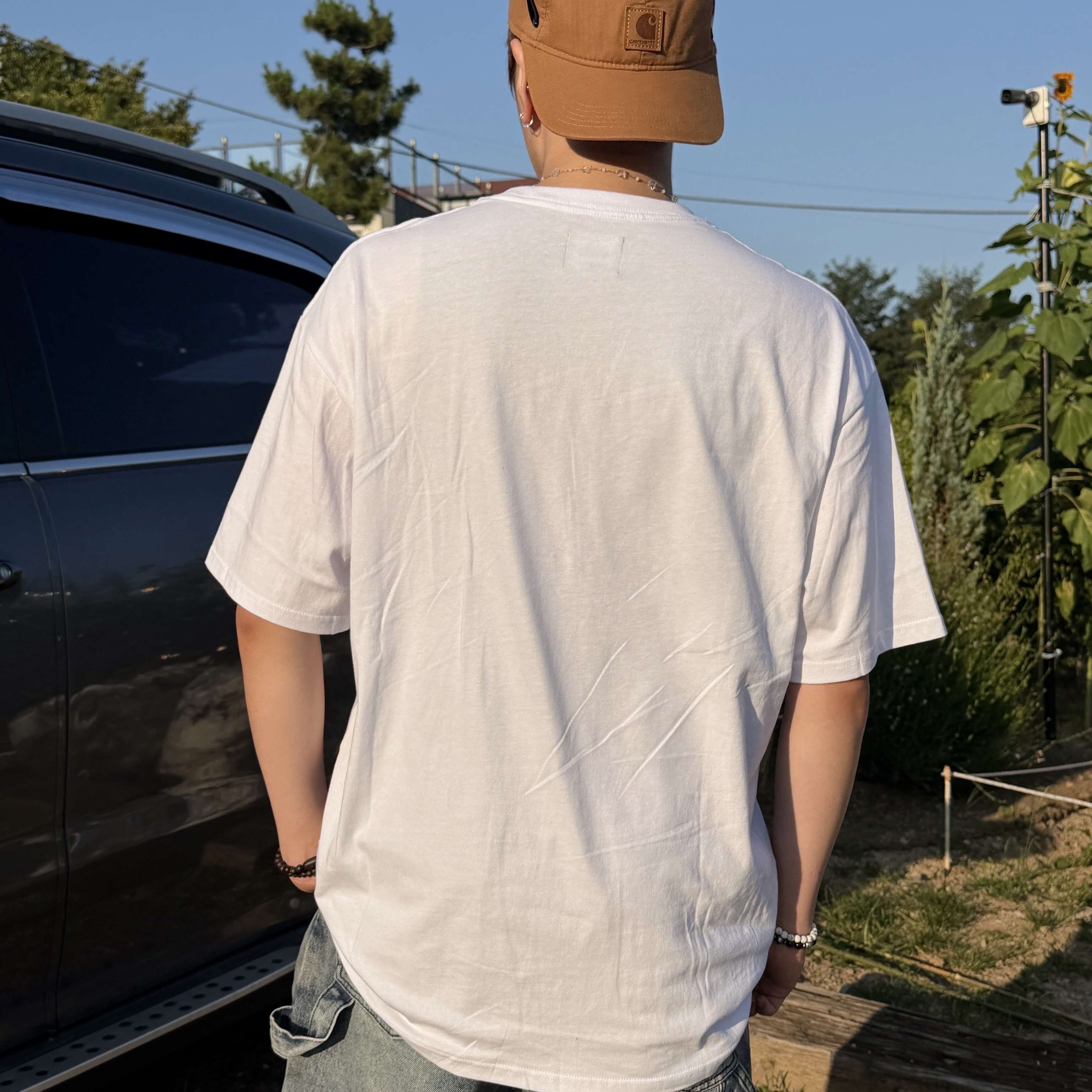 Suade Huh Tee White 착용 스타일 - 5