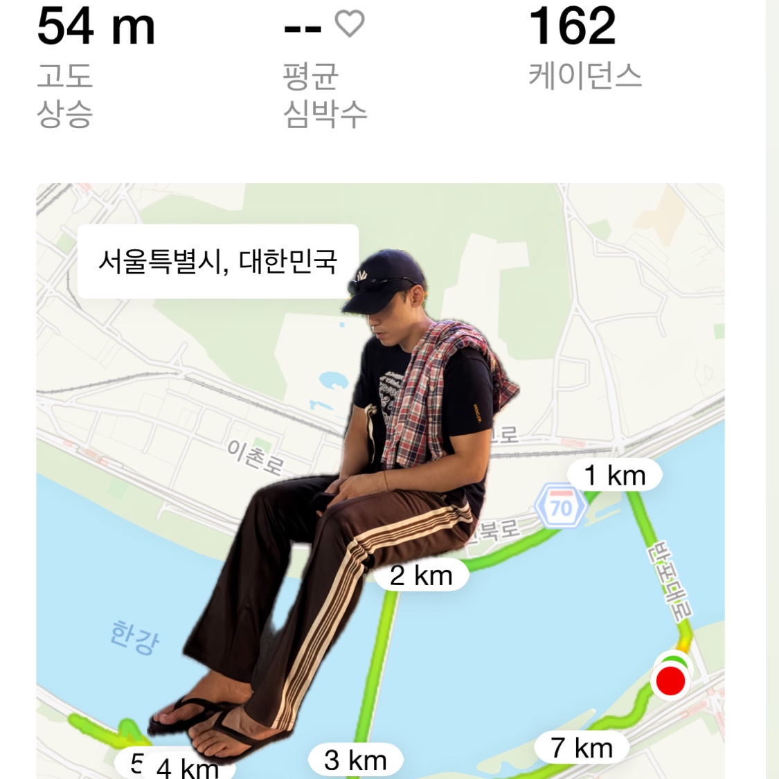 [KREAM 단독] runwhither Track Pants Brown 착용 스타일