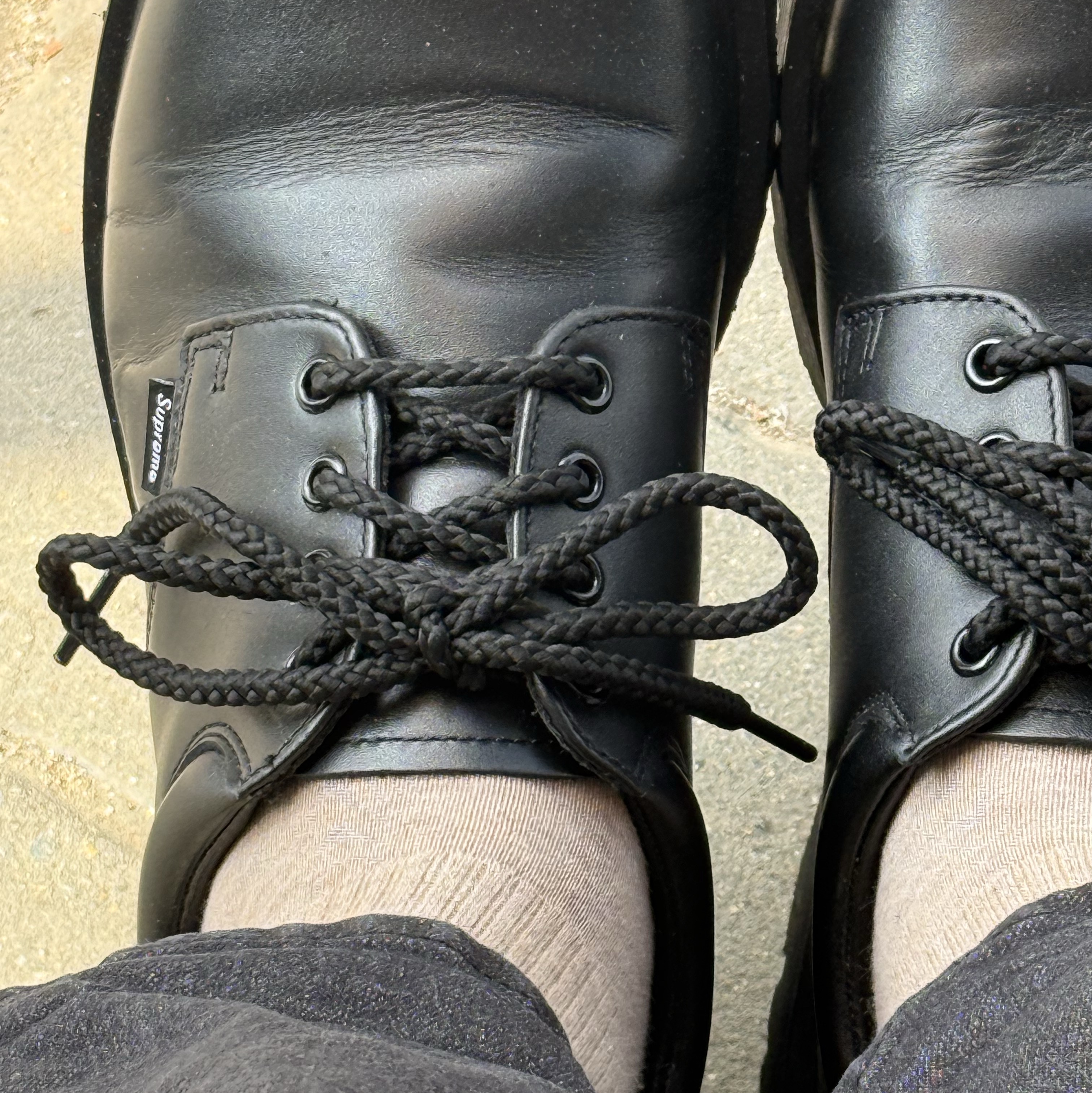 Dr. Martens x Supreme Postal Supreme 4-Eye Shoe Black - 26SS 착용 스타일 - 2