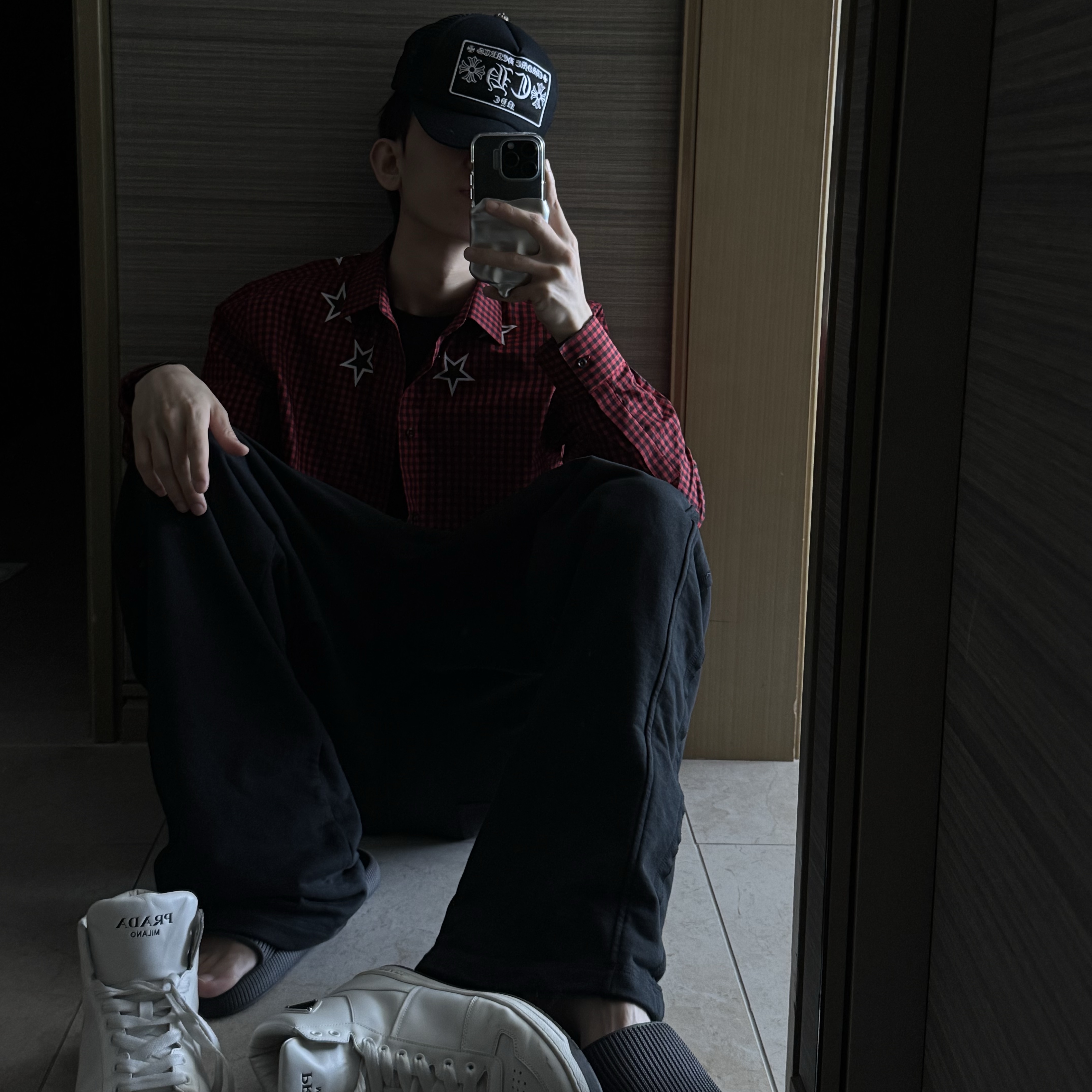 Chrome Hearts CH New York City Trucker Hat Black 착용 스타일 - 1