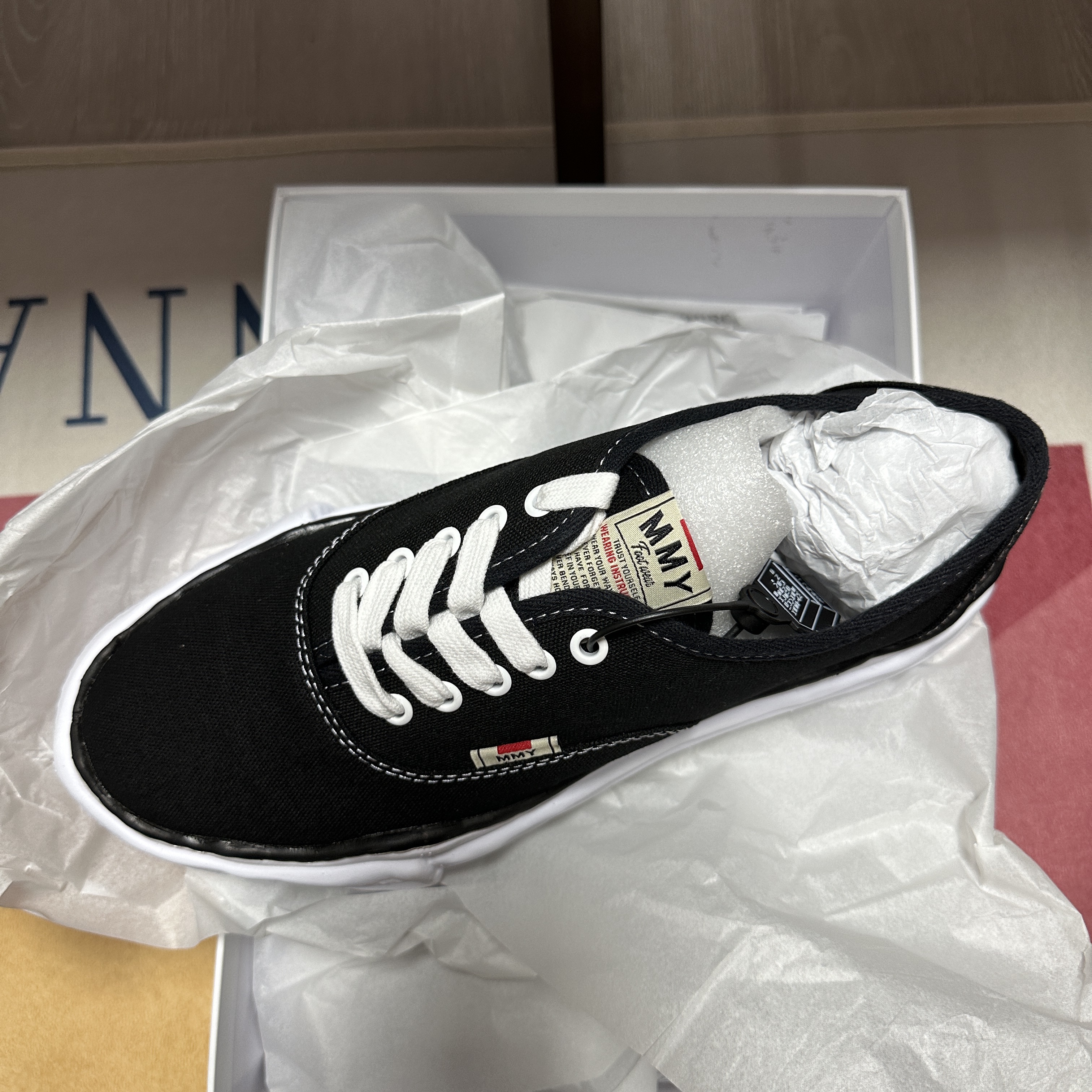 Maison Mihara Yasuhiro Baker OG Sole Canvas Low Cut Sneakers Black 착용 스타일