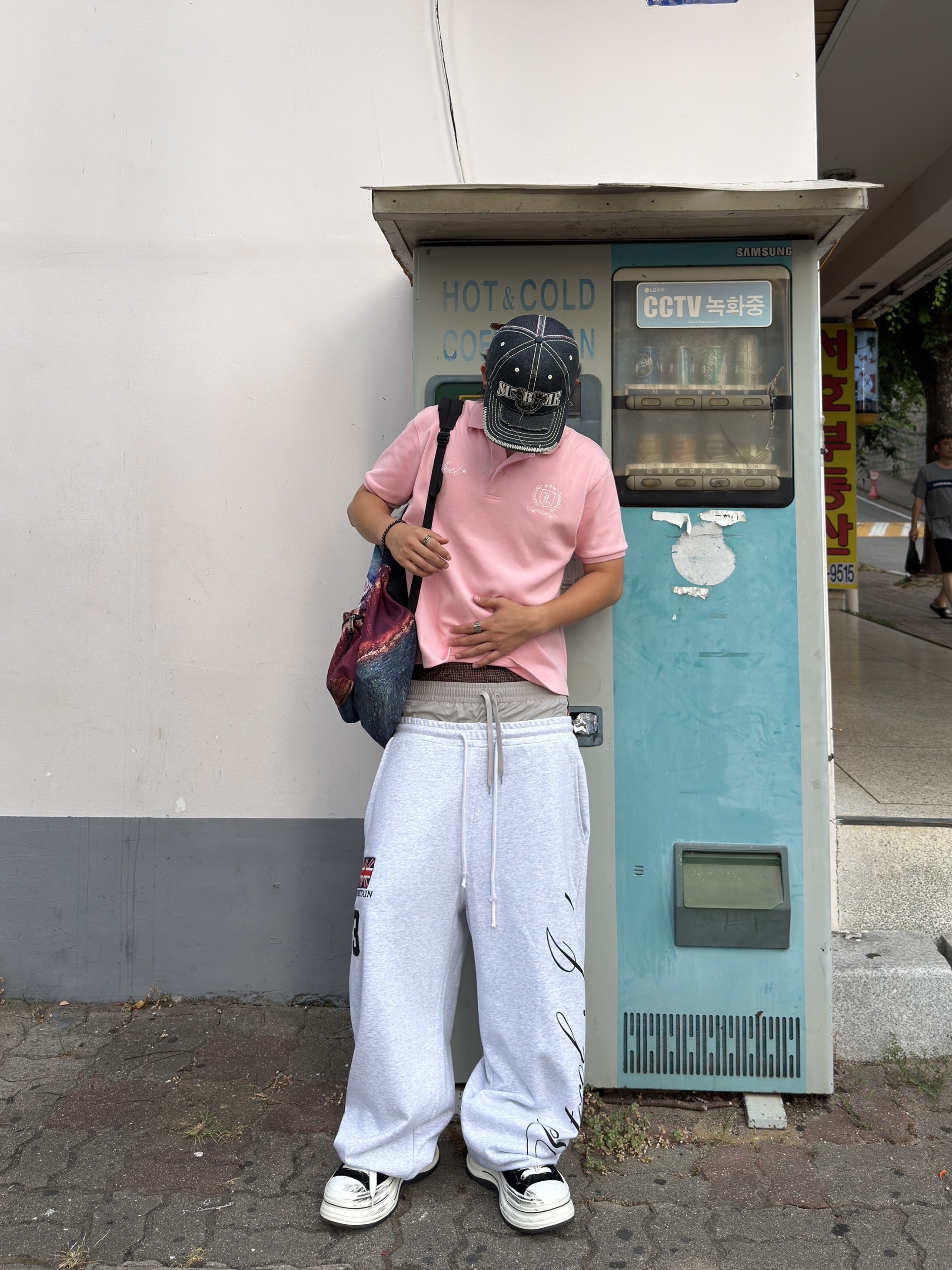 Protocol Index 3 Layered Sweatpants Oatmeal Melange, Supreme x True Religion Mesh Back 6-Panel Dirty Indigo - 25FW 착용 스타일 - 2
