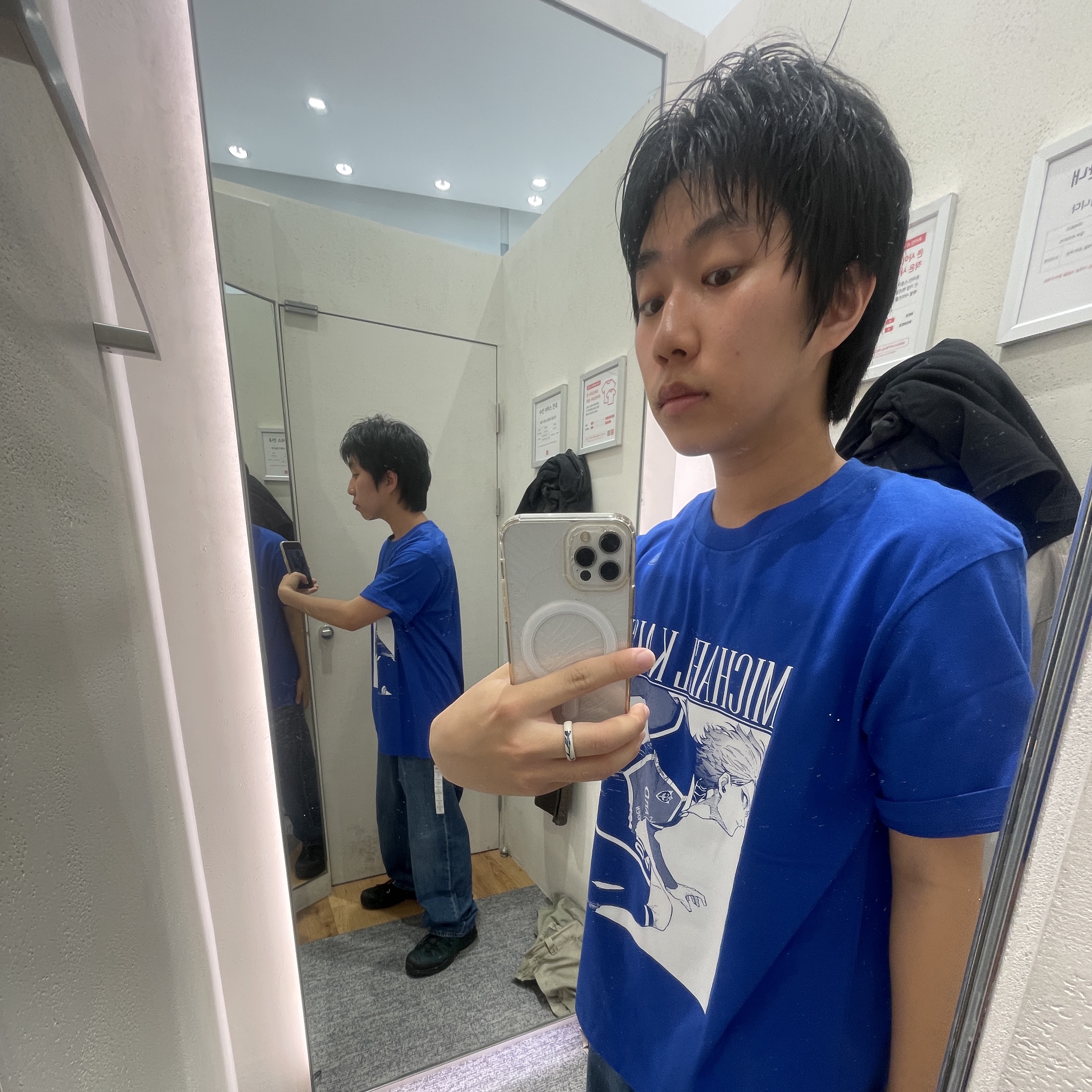 Uniqlo UT x Blue Lock T-Shirt Blue, Salomon x GR10K Quest Low 2 Black Ponderosa Pine 착용 스타일 - 2