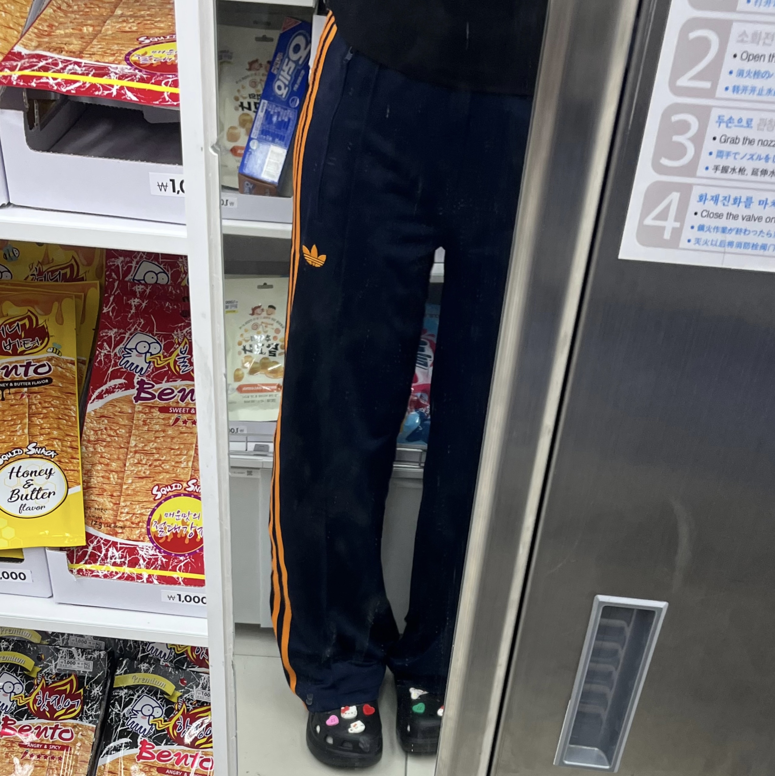 (W) Adidas Adicolor Classic Firebird Loose Track Pants Night Indigo Crew Orange - KR Sizing 착용 스타일