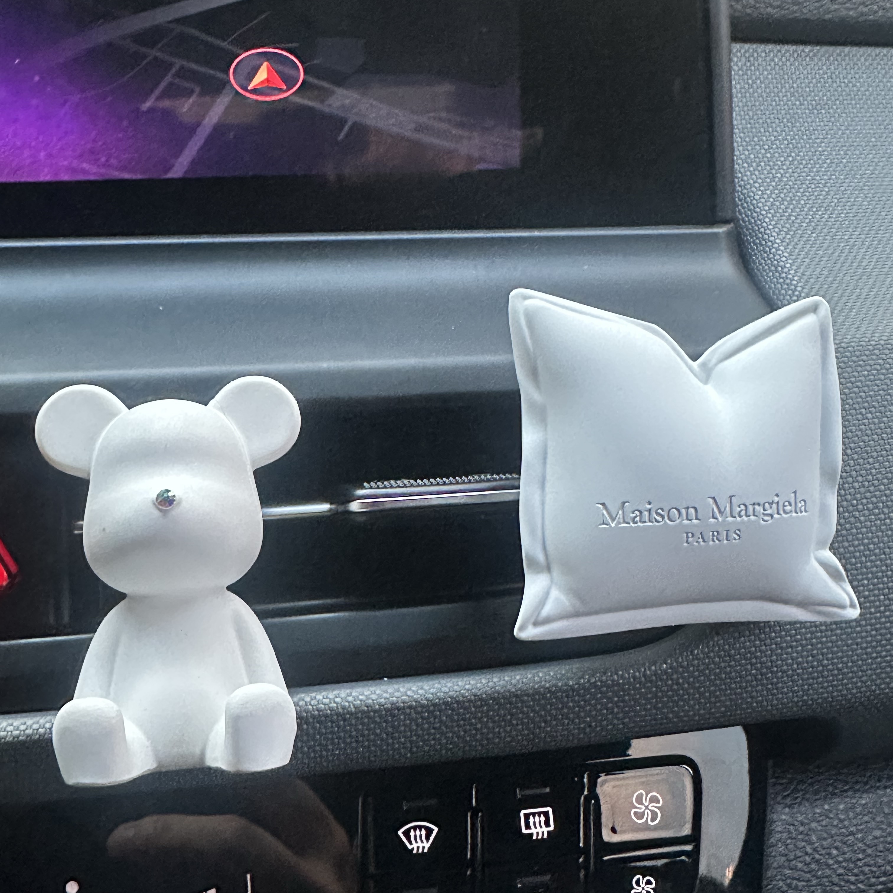 [사은품 이벤트] MAISON MARGIELA REPLICA LAZY SUNDAY MORNING CAR DIFFUSER 착용 스타일