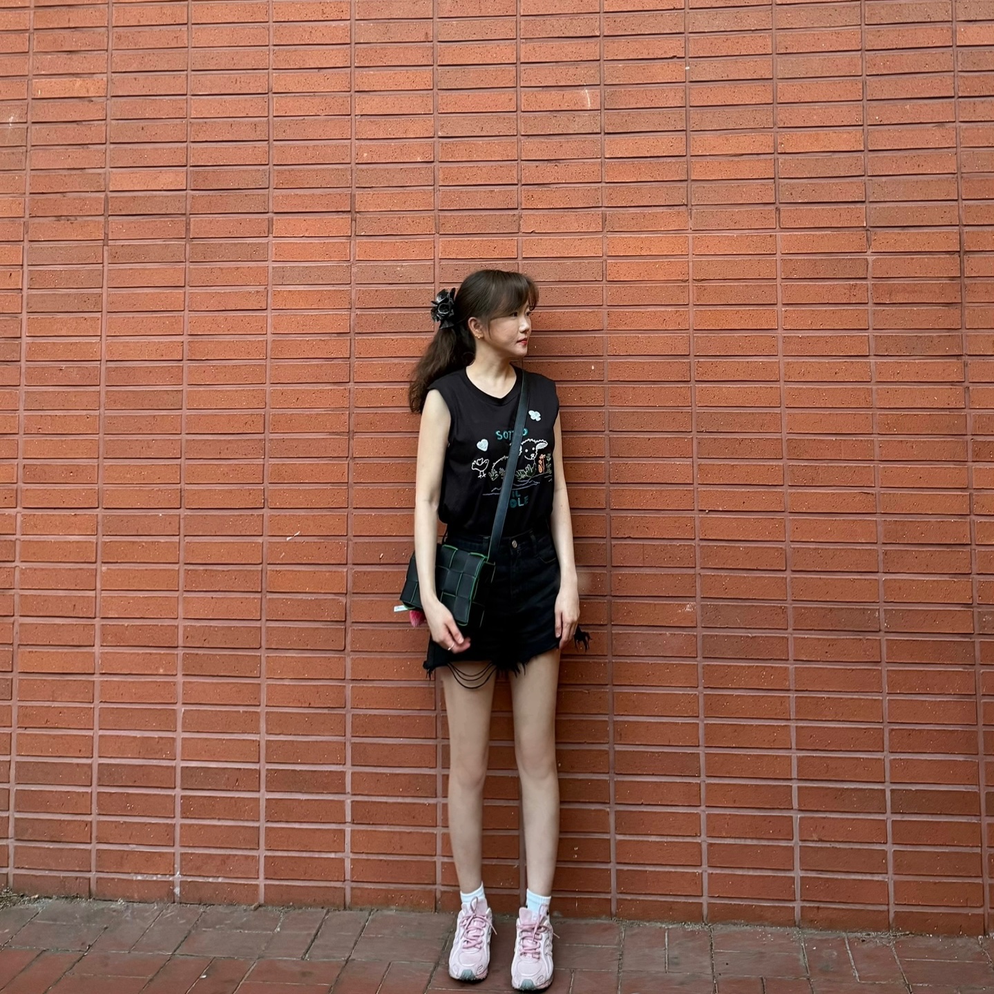 Bottega Veneta Cassette Black Parakeet, New Balance 204L Pastel Pink 착용 스타일