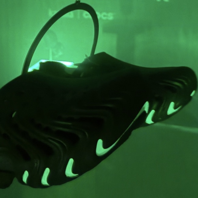Crocs x Kasina Echo II Black Glow 착용 스타일 - 2