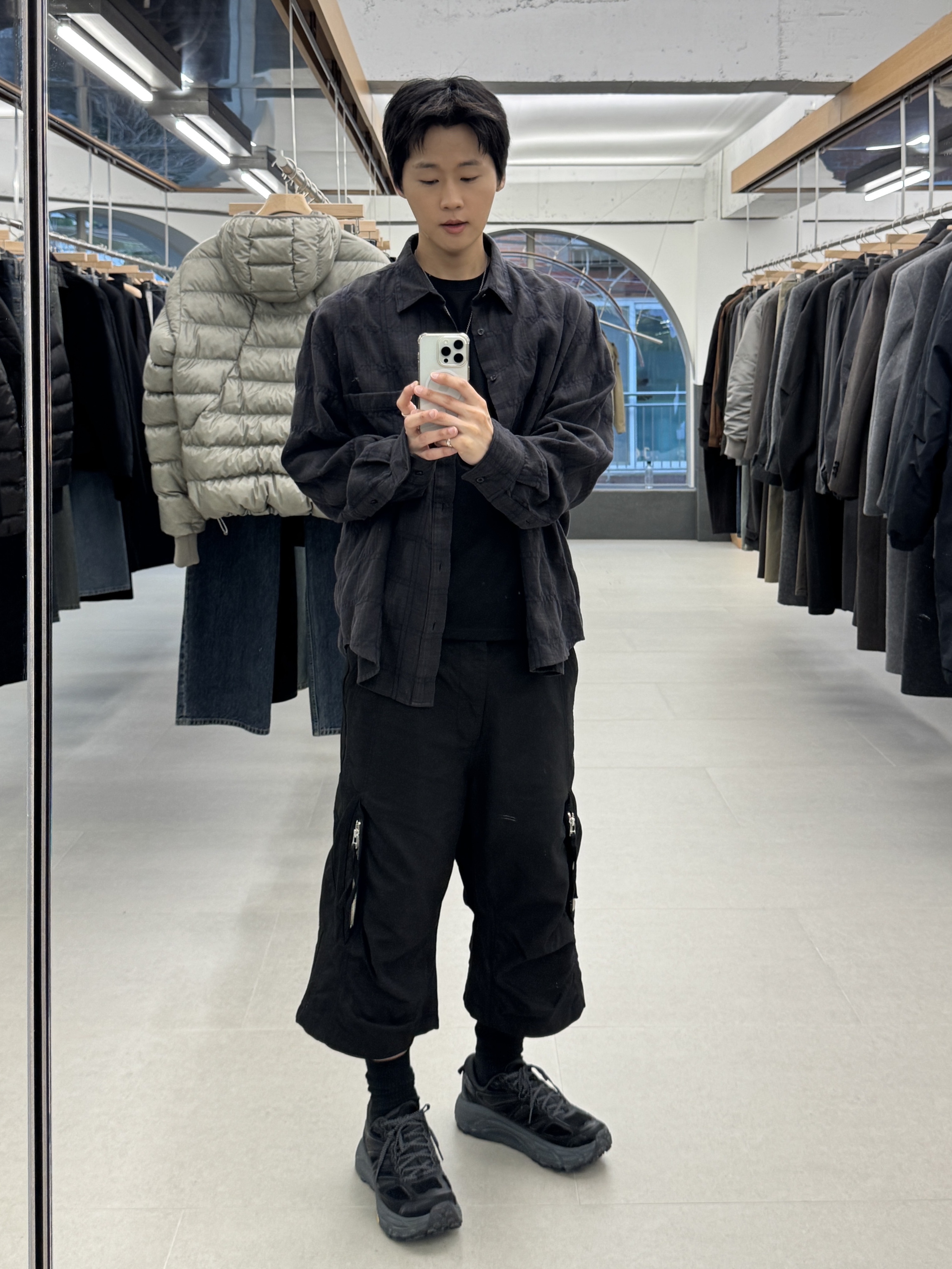 Ignota Core:15 Shell Pocket Shorts Black, Hoka x Xlim Mafate Speed 2 TS Black Charcoal 착용 스타일 - 3