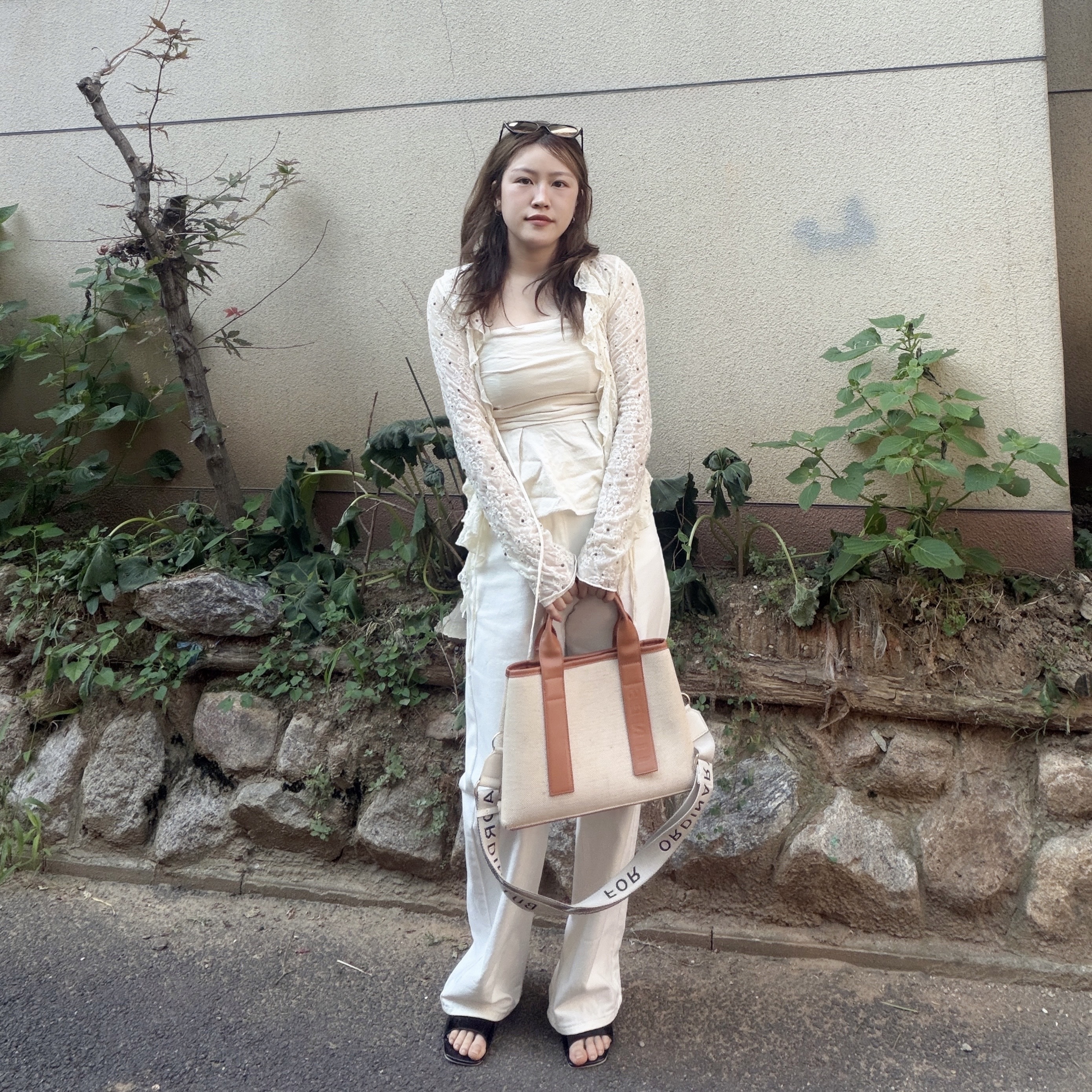 Gentle Monster Rococo 01 Black 착용 스타일 - 2