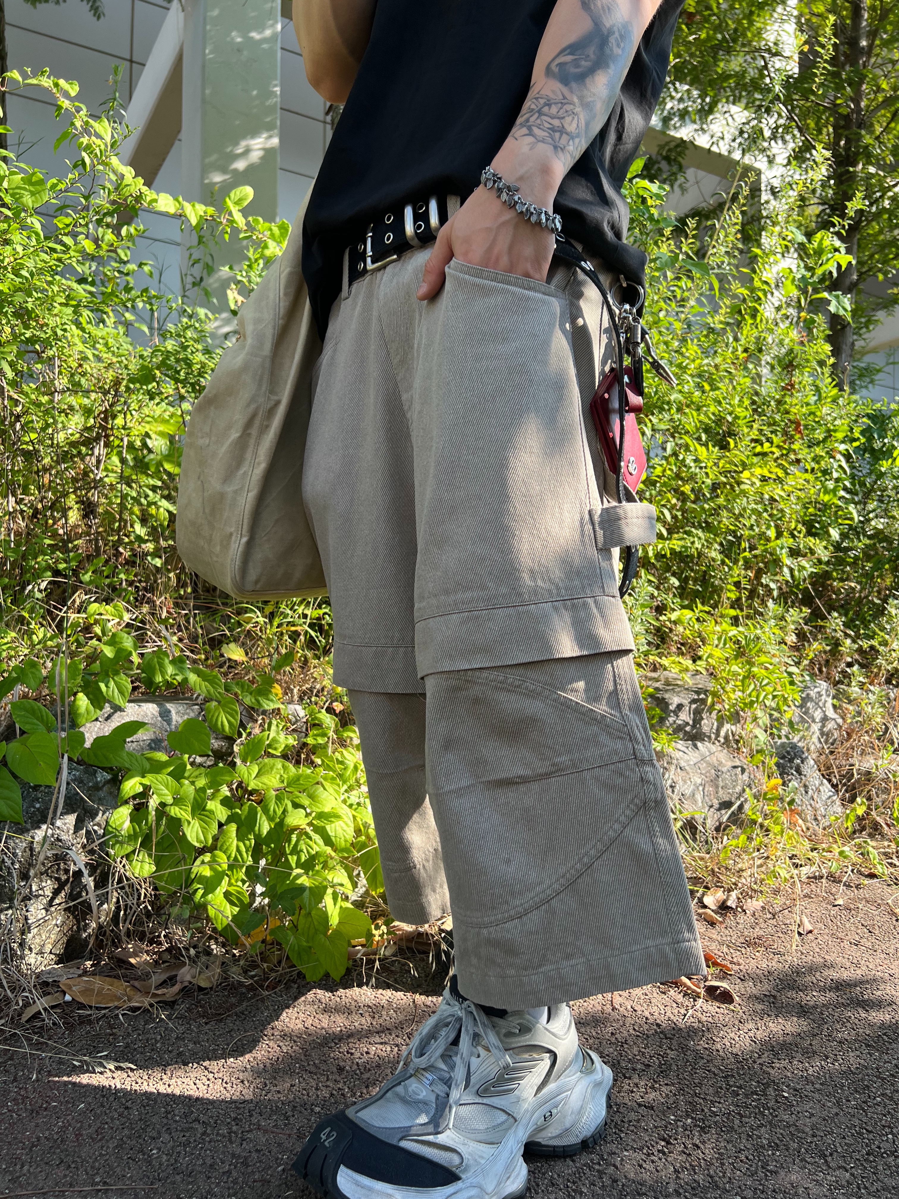 Balenciaga Cargo Sneakers White Grey, Hono Report Leaf Bracelet 착용 스타일 - 2