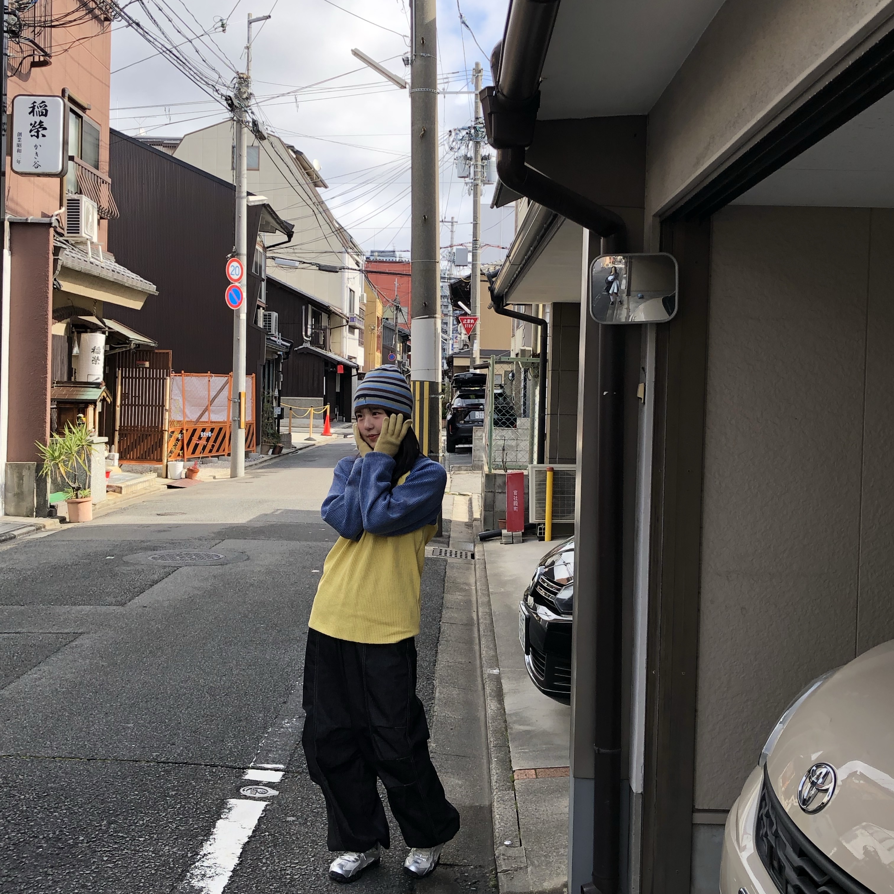 Stussy Basic Stussy Thermal 2 Tone LS T-Shirt Yellow, Aakam Knee Pin-Tuck Printed Denim Pants Black 착용 스타일