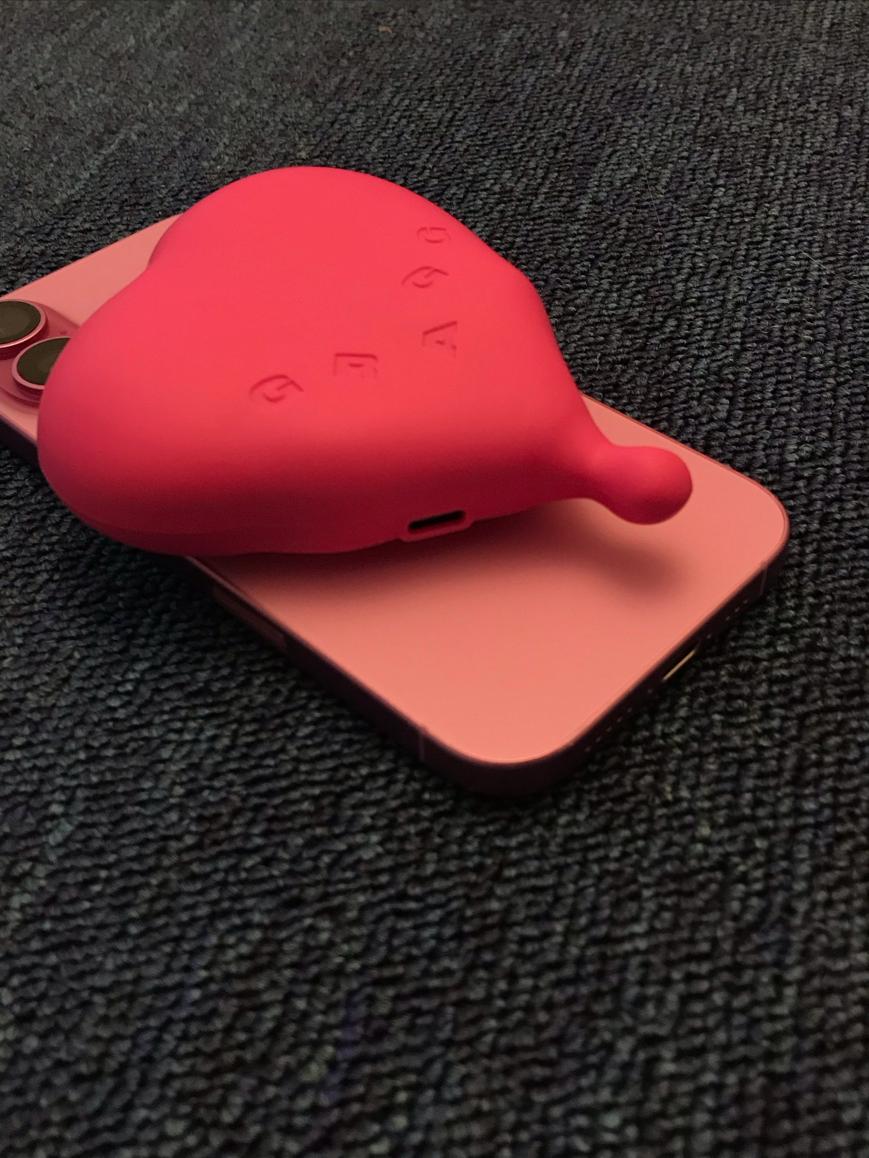 GRAGG MAGSAFE FLOW HEART BATTERY [9 COLOR] 착용 스타일 - 4