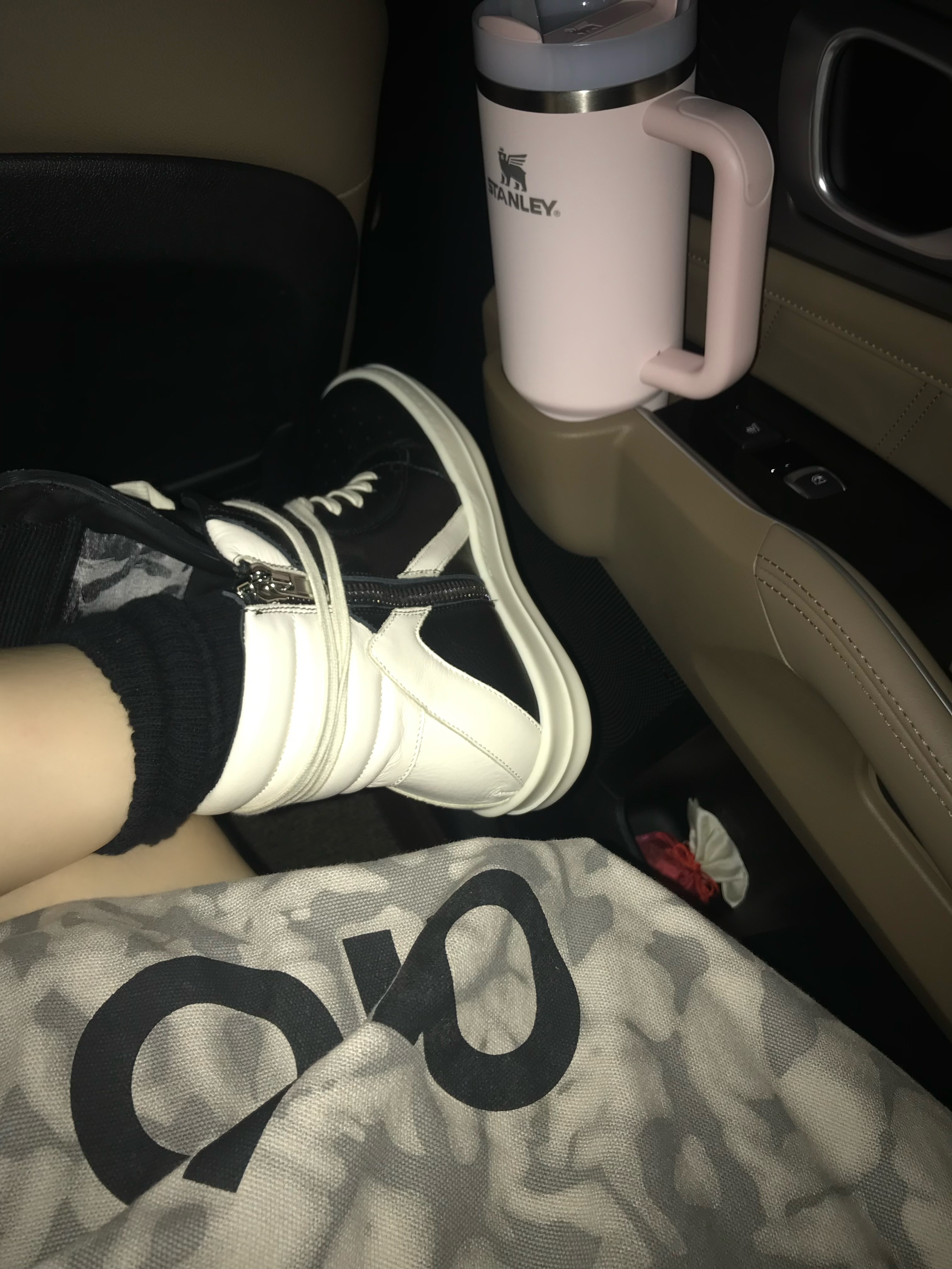 Rick Owens Temple Geobasket Sneakers Black Milk 착용 스타일 - 1