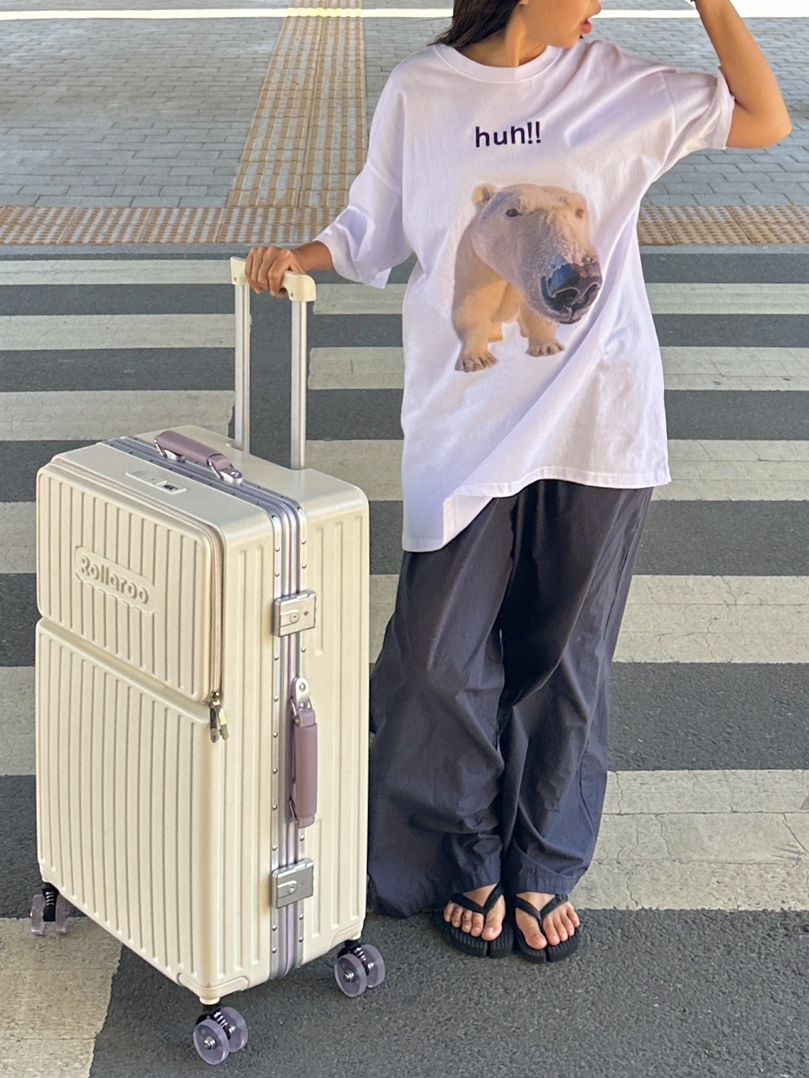 Suade Huh Tee White 착용 스타일 - 3