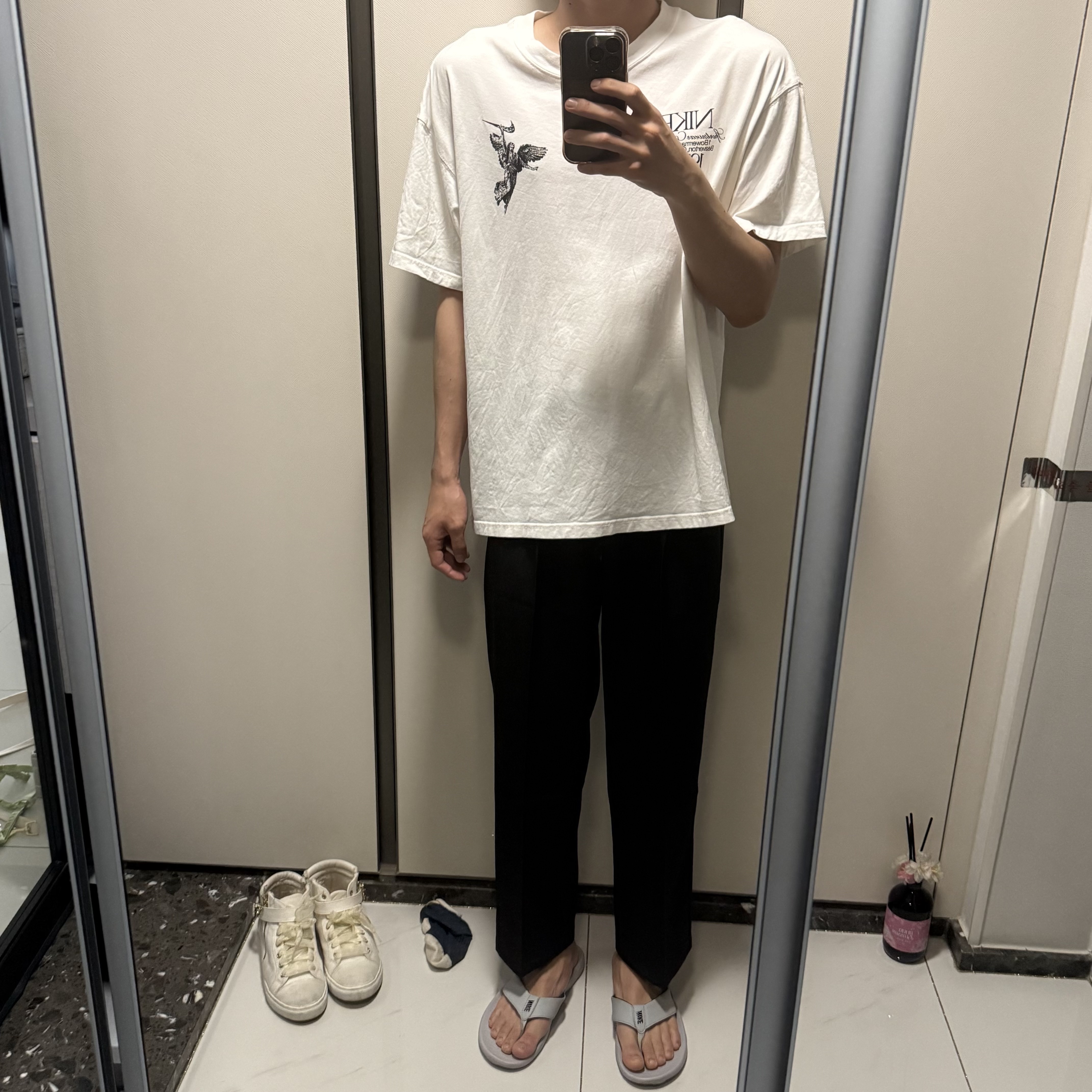 Nike Marina Light Smoke Grey Black, Nike NSW Max90 T-Shirt White - Asia 착용 스타일