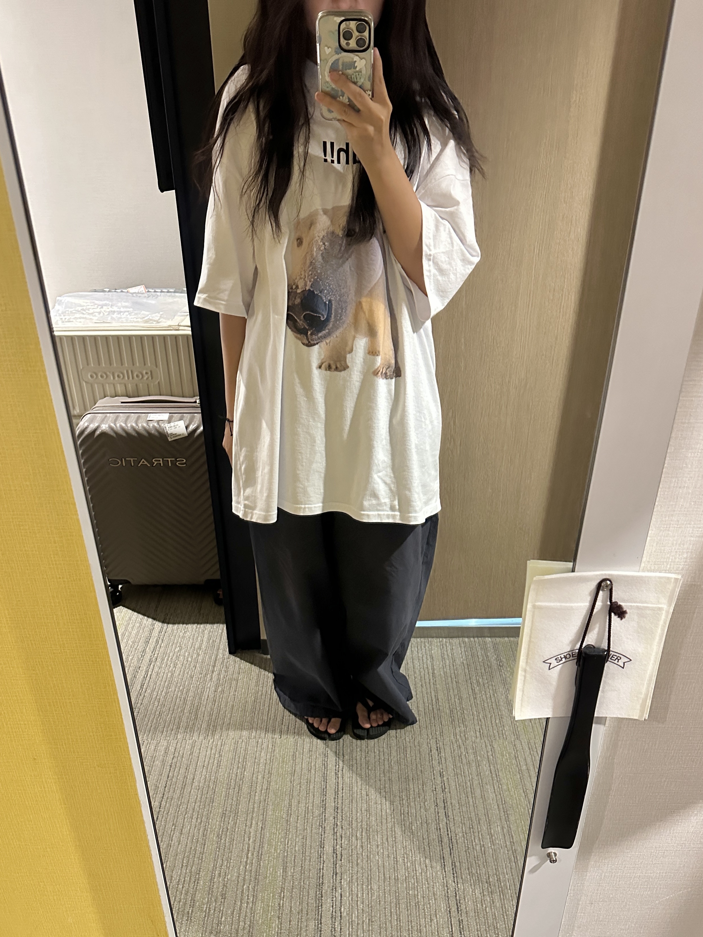 Suade Huh Tee White 착용 스타일 - 7