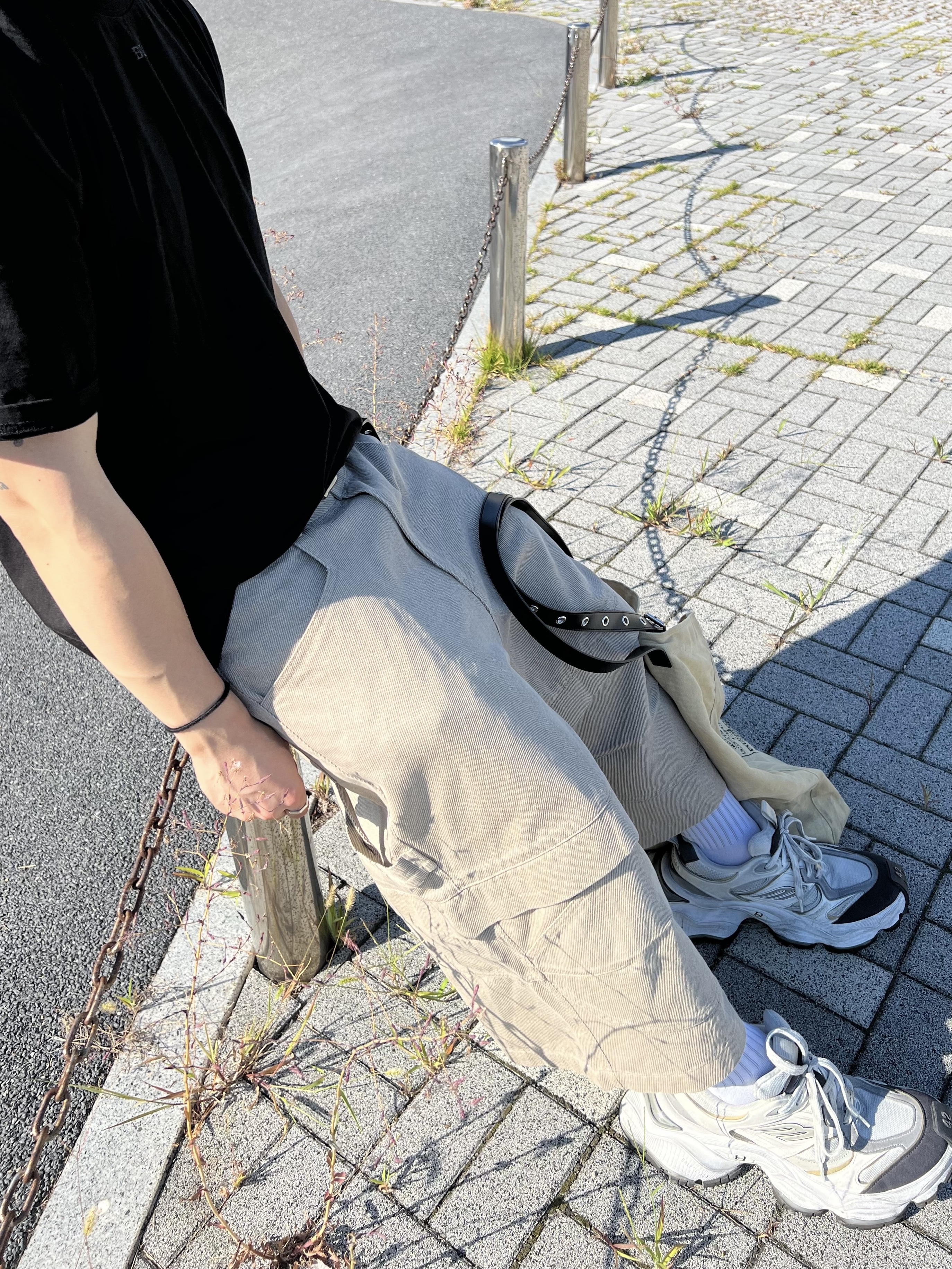 Balenciaga Cargo Sneakers White Grey, Hono Report Leaf Bracelet 착용 스타일 - 6
