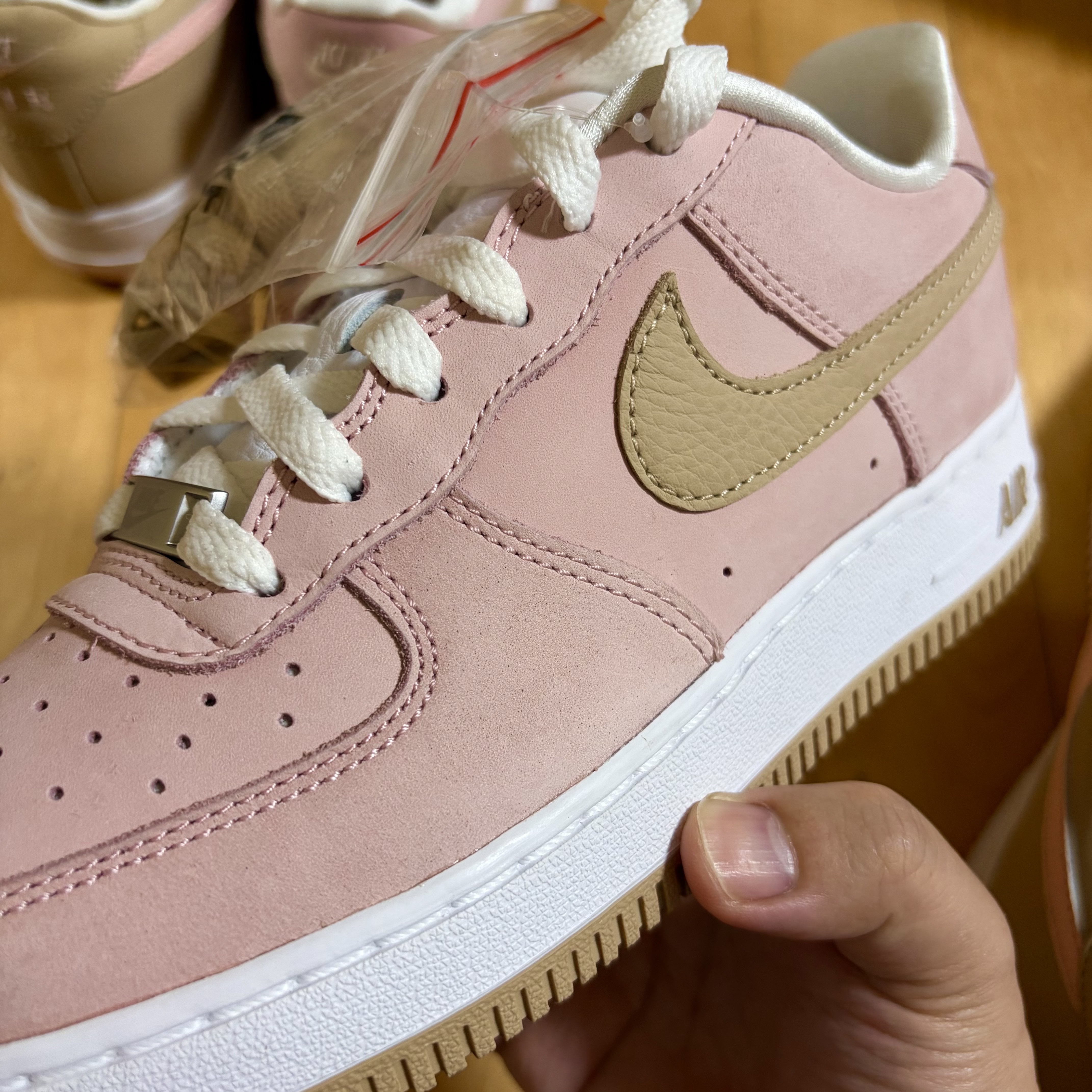 (GS) Nike x Kith Air Force 1 Linen 2026 Atmosphere White 착용 스타일 - 1