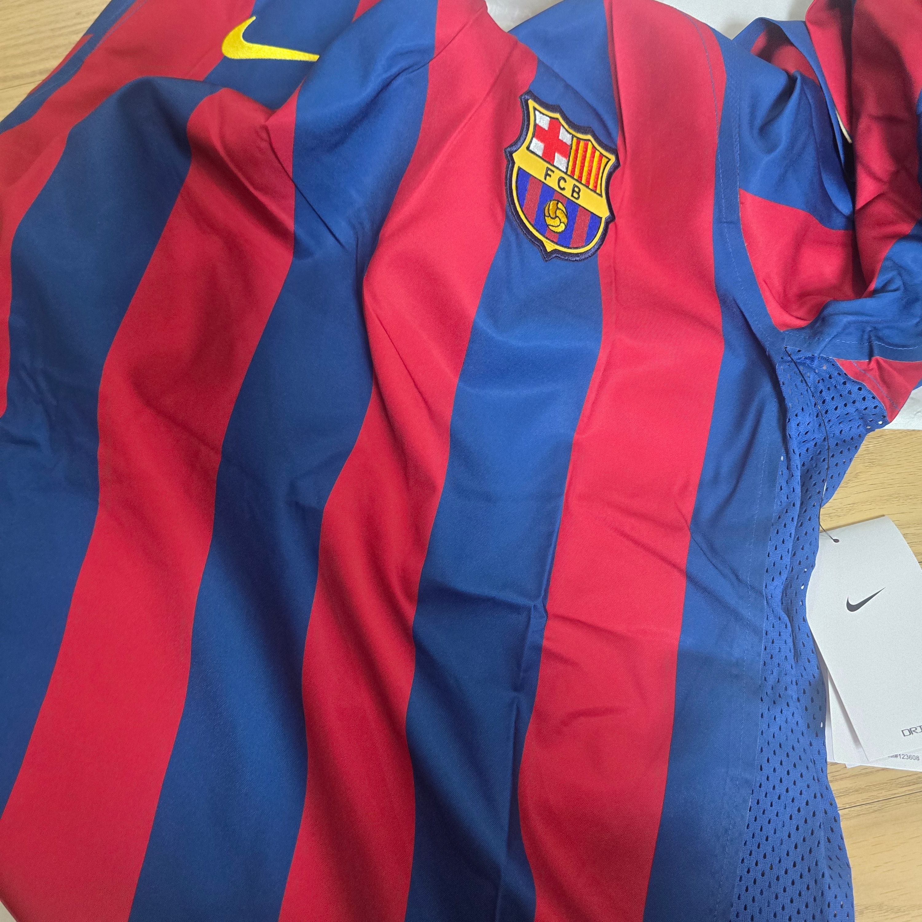 Nike FC Barcelona 2005/06 Retro Soccer Replica Long-Sleeve Jersey (HQ1461-471) (Non Marking Ver.) 착용 스타일 - 1