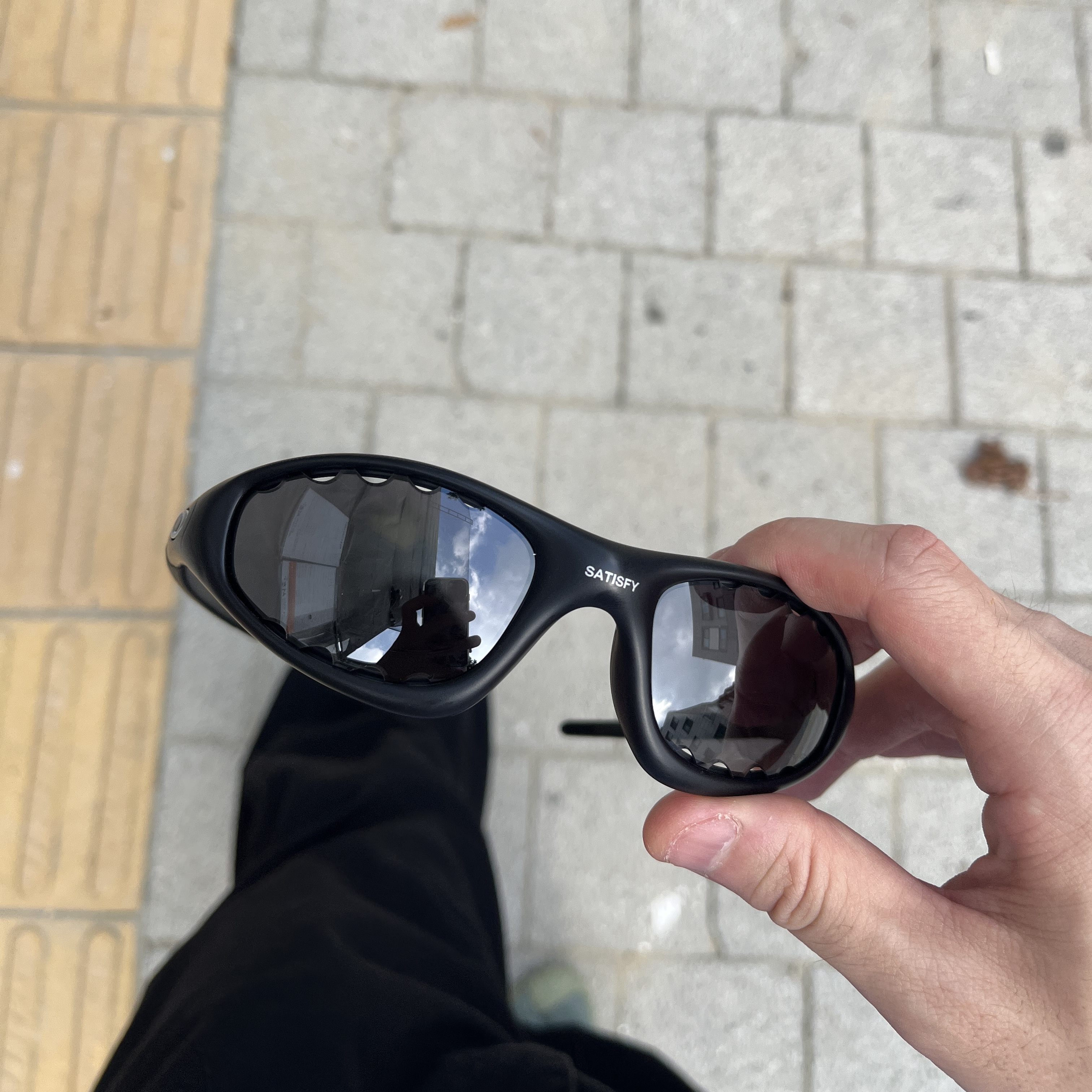 Oakley x Satisfy Straight Jacket 99 O Matter Frame Prizm Black Lense 착용 스타일