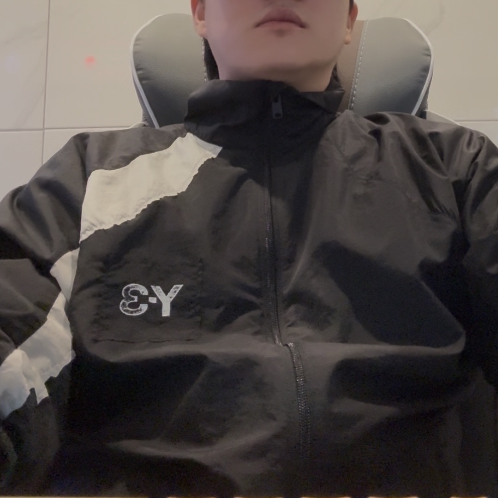 Y-3 Raw Edge 3-Stripes Nylon Shell Jacket Black 착용 스타일 - 3