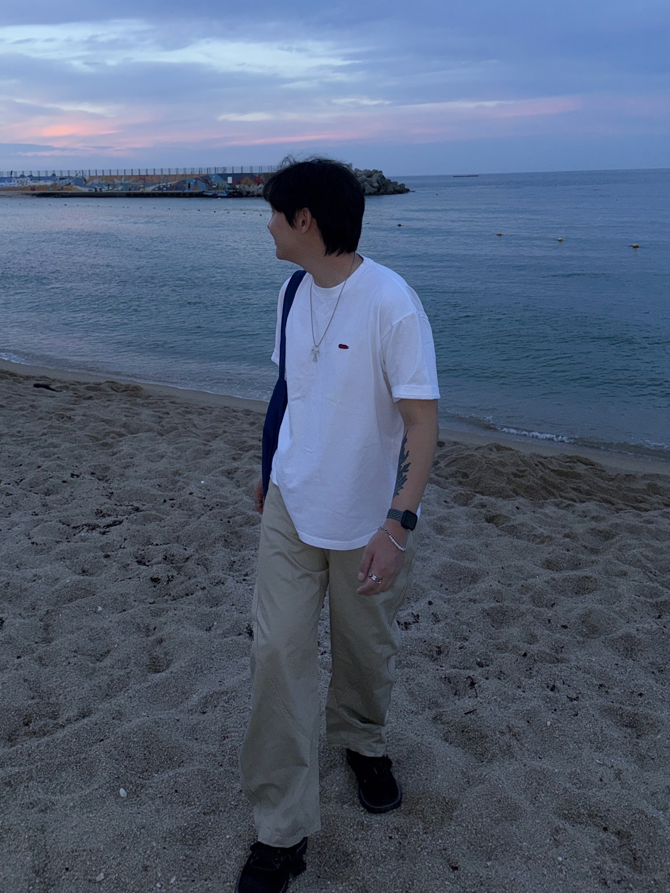 AKRYL Jersey Tee White - 26FW, Chrome Hearts Silichrome CH Cross Pendant Clear 2025 착용 스타일 - 1