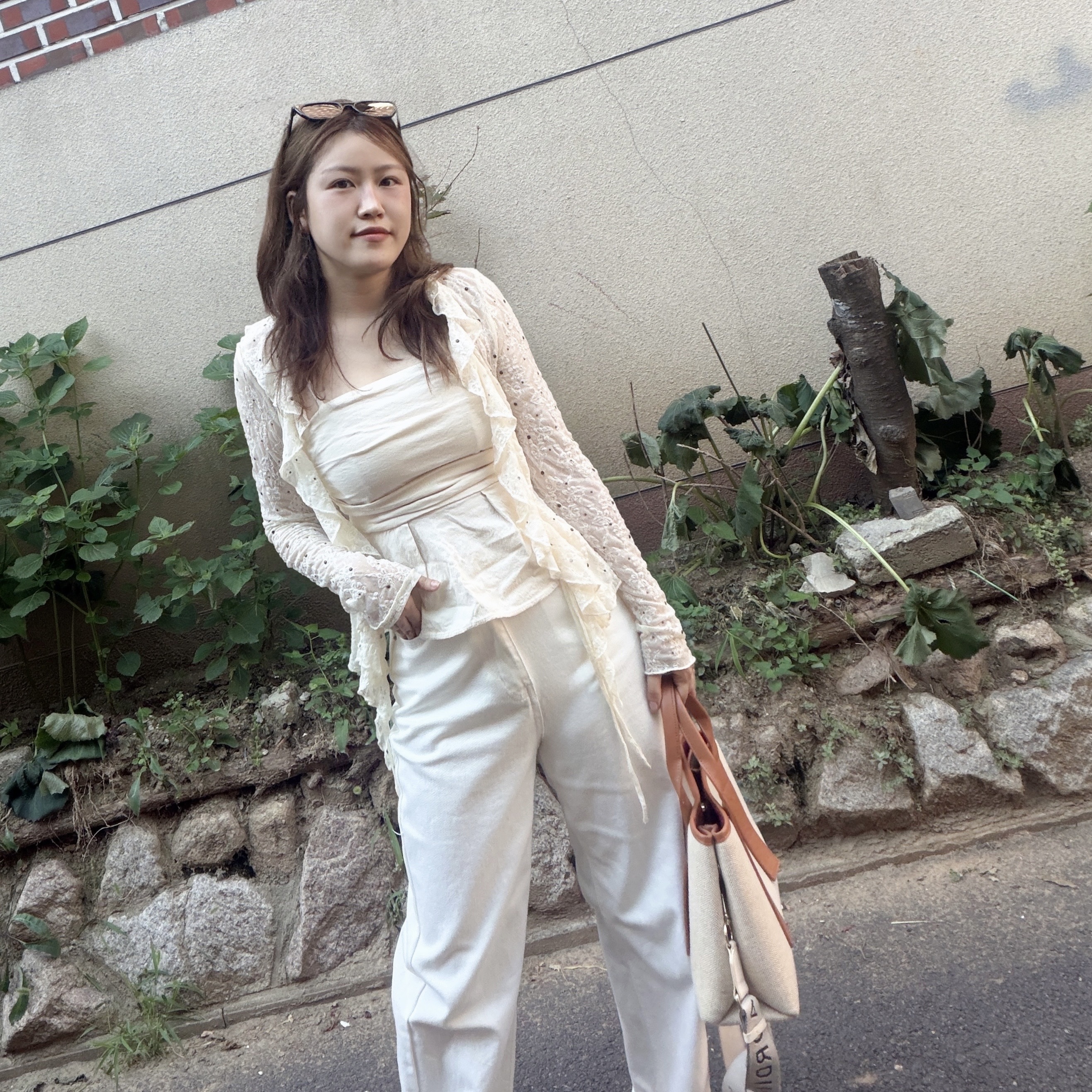 Gentle Monster Rococo 01 Black 착용 스타일 - 4
